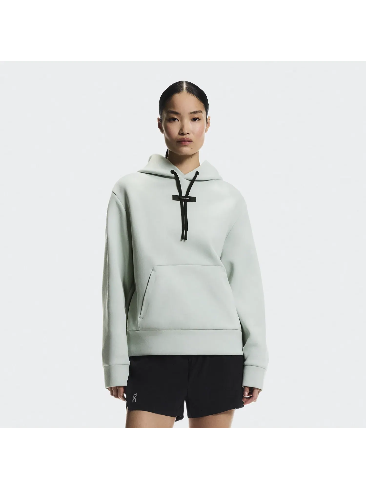 Женское худи с карманом-кенгуру Focus Tech Hoodie On — 9