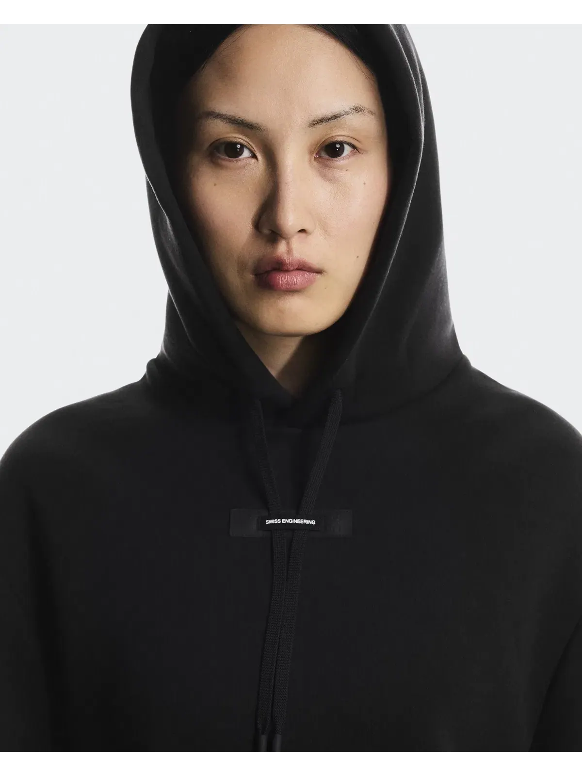 Женское худи с карманом-кенгуру Focus Tech Hoodie On — 5