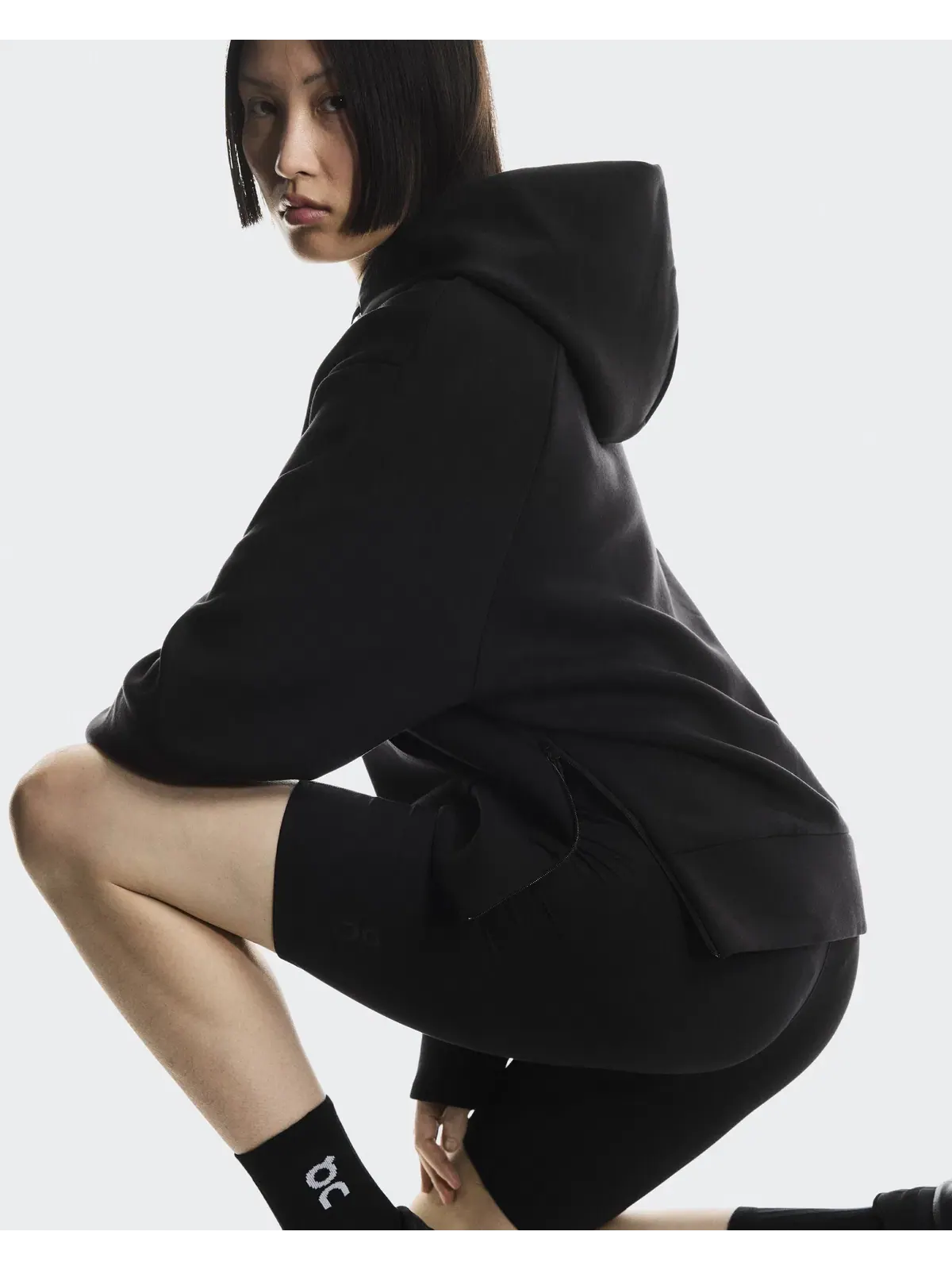 Женское худи с карманом-кенгуру Focus Tech Hoodie On — 6