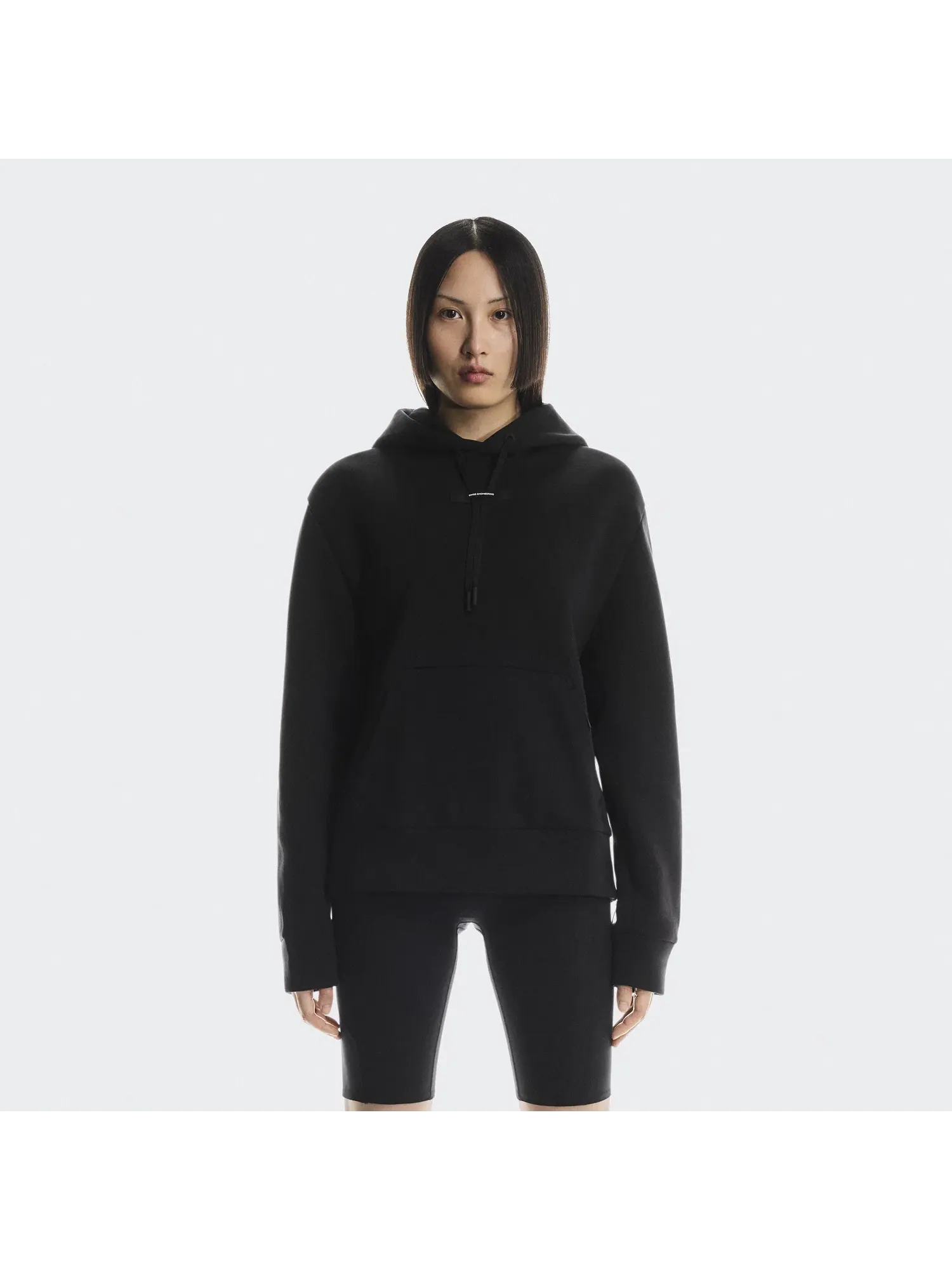Женское худи с карманом-кенгуру Focus Tech Hoodie On — 7