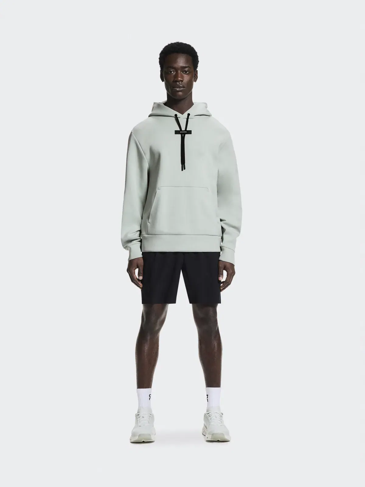Мужское худи с капюшоном и кенгуру-карманом на молнии Focus Tech Hoodie On — 2
