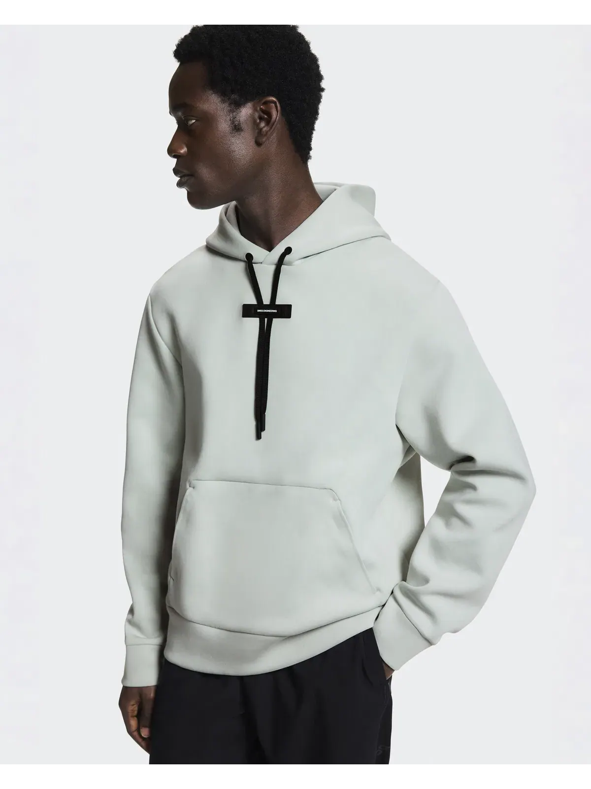 Мужское худи с капюшоном и кенгуру-карманом на молнии Focus Tech Hoodie On — 4