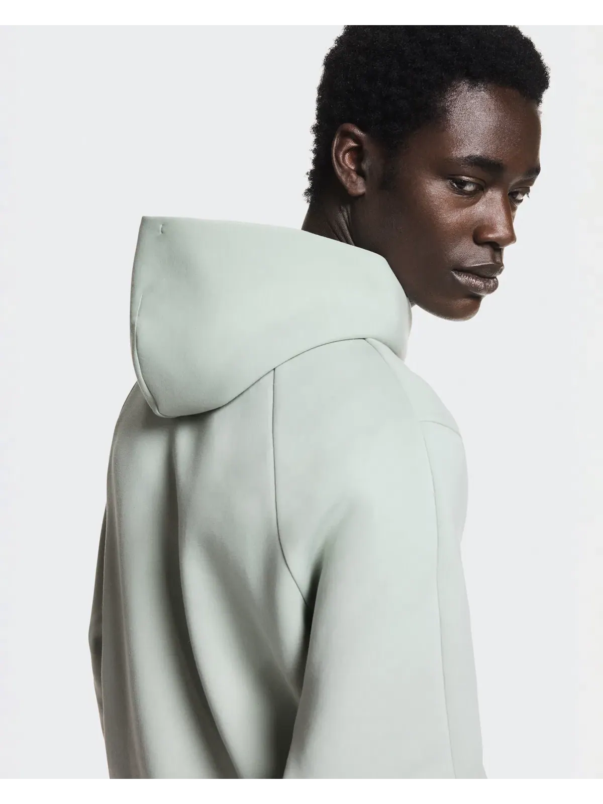 Мужское худи с капюшоном и кенгуру-карманом на молнии Focus Tech Hoodie On — 5