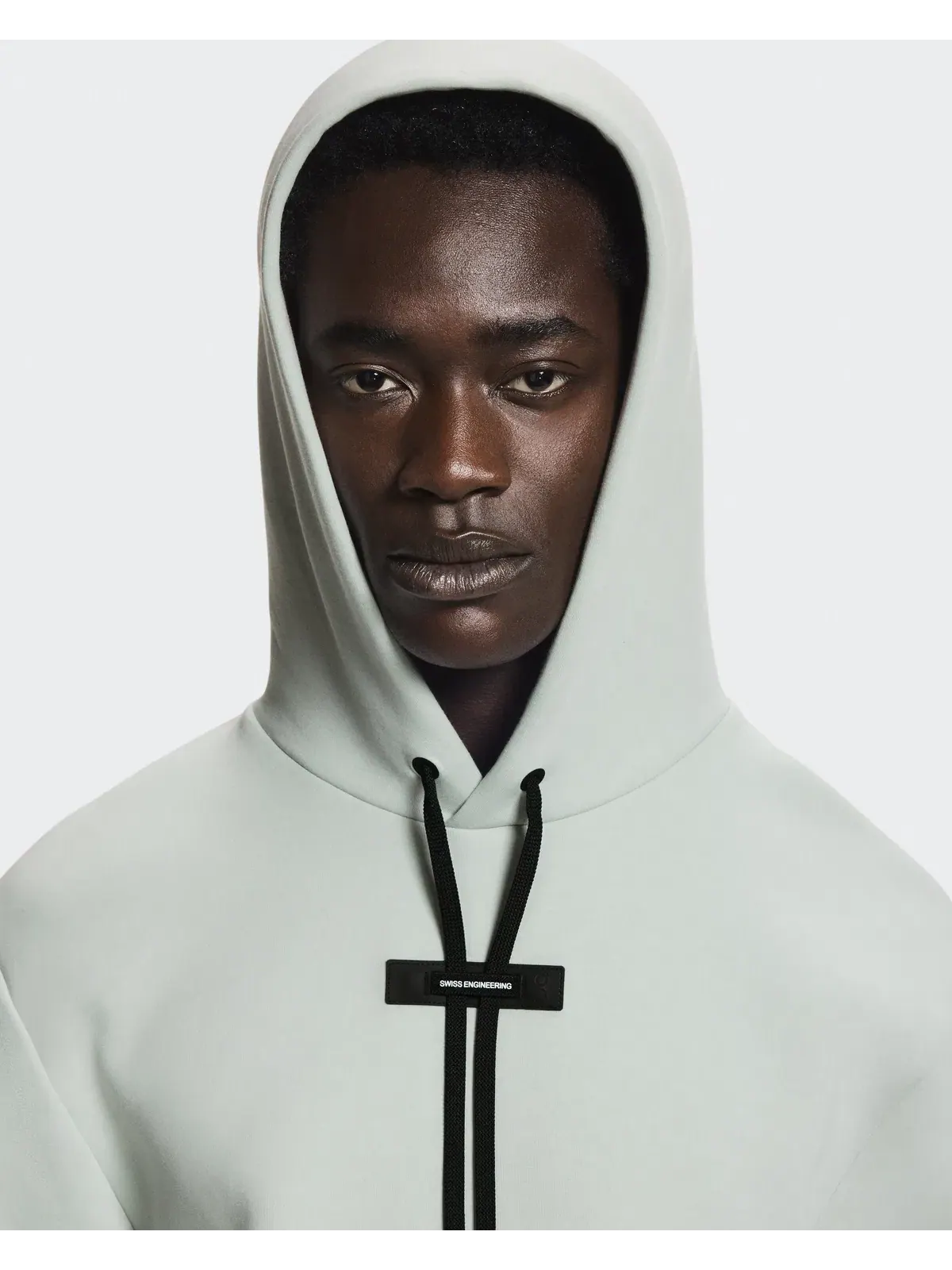 Мужское худи с капюшоном и кенгуру-карманом на молнии Focus Tech Hoodie On — 6