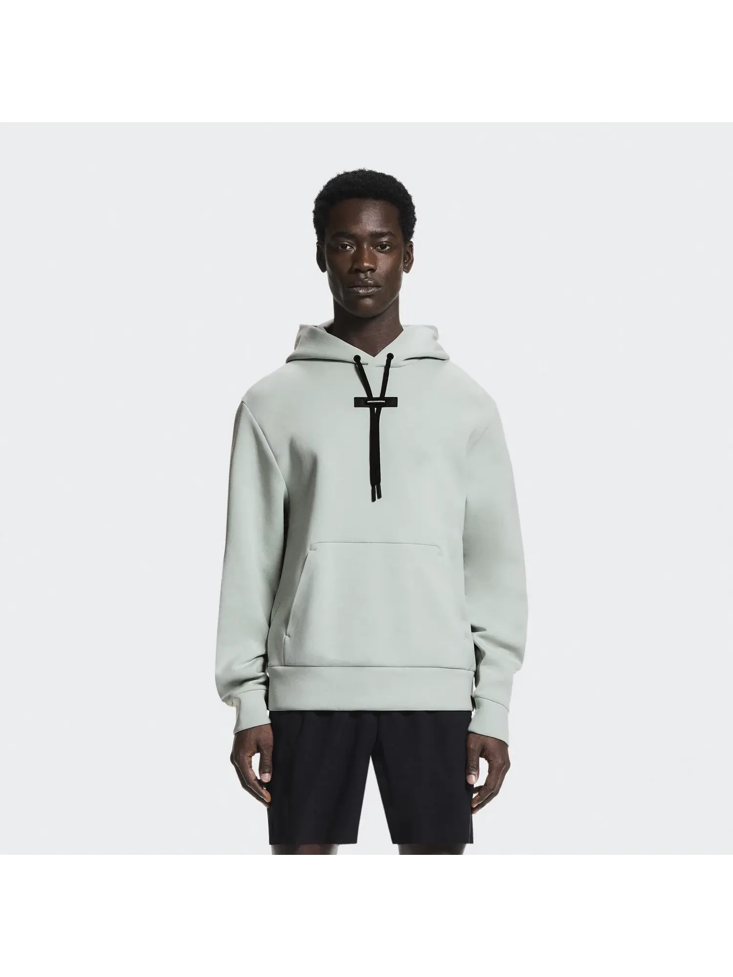 Мужское худи с капюшоном и кенгуру-карманом на молнии Focus Tech Hoodie On — 8