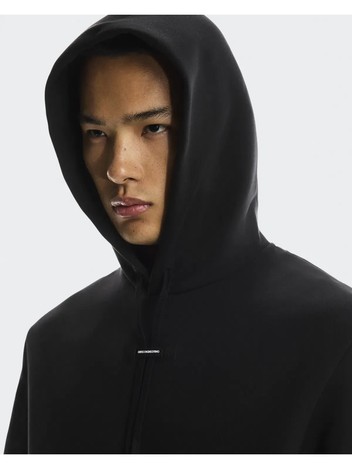 Мужское худи с карманом-кенгуру Focus Tech Hoodie On — 5