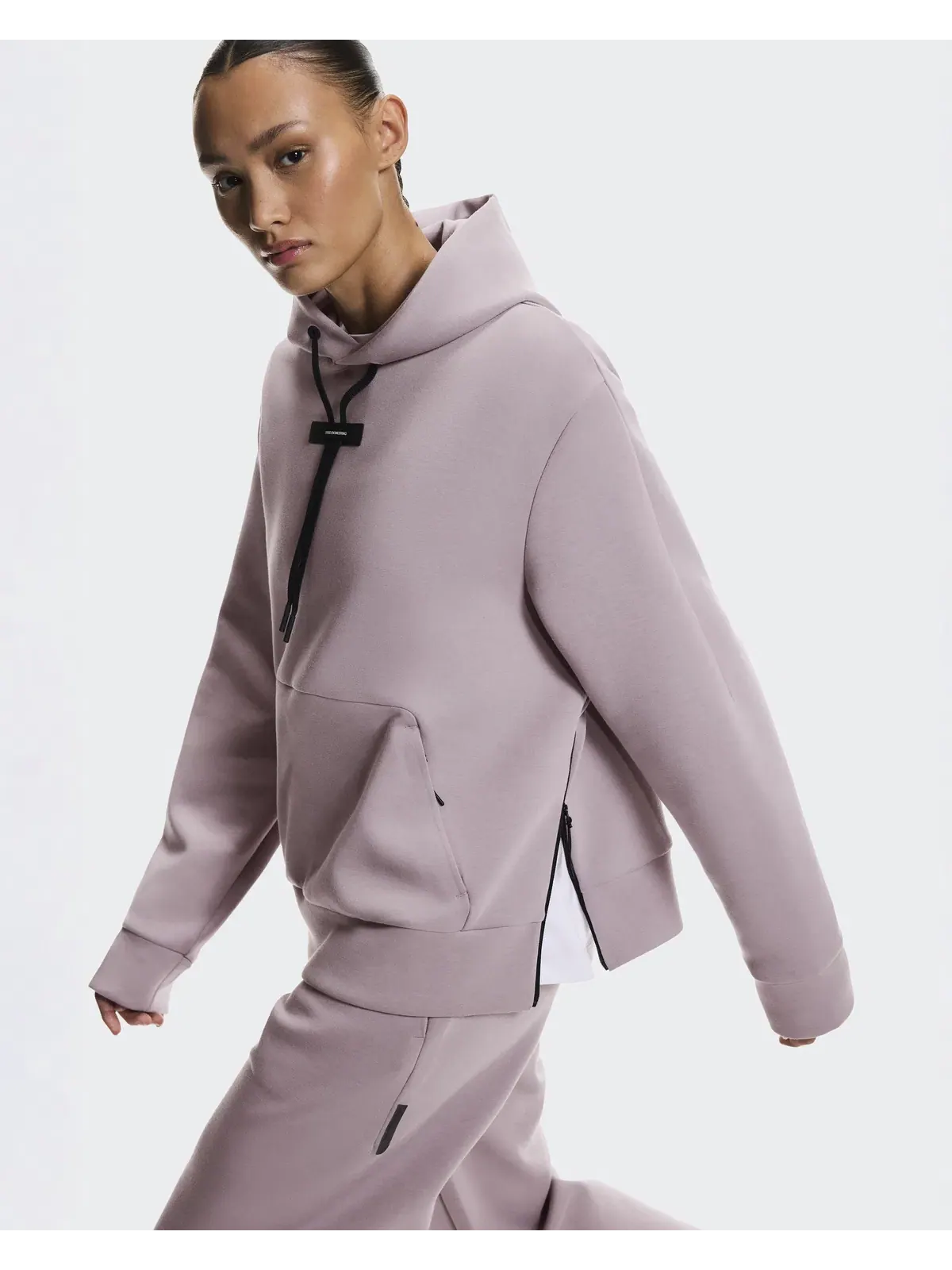 Женское худи с карманом-кенгуру Focus Tech Hoodie On, Heron — 8