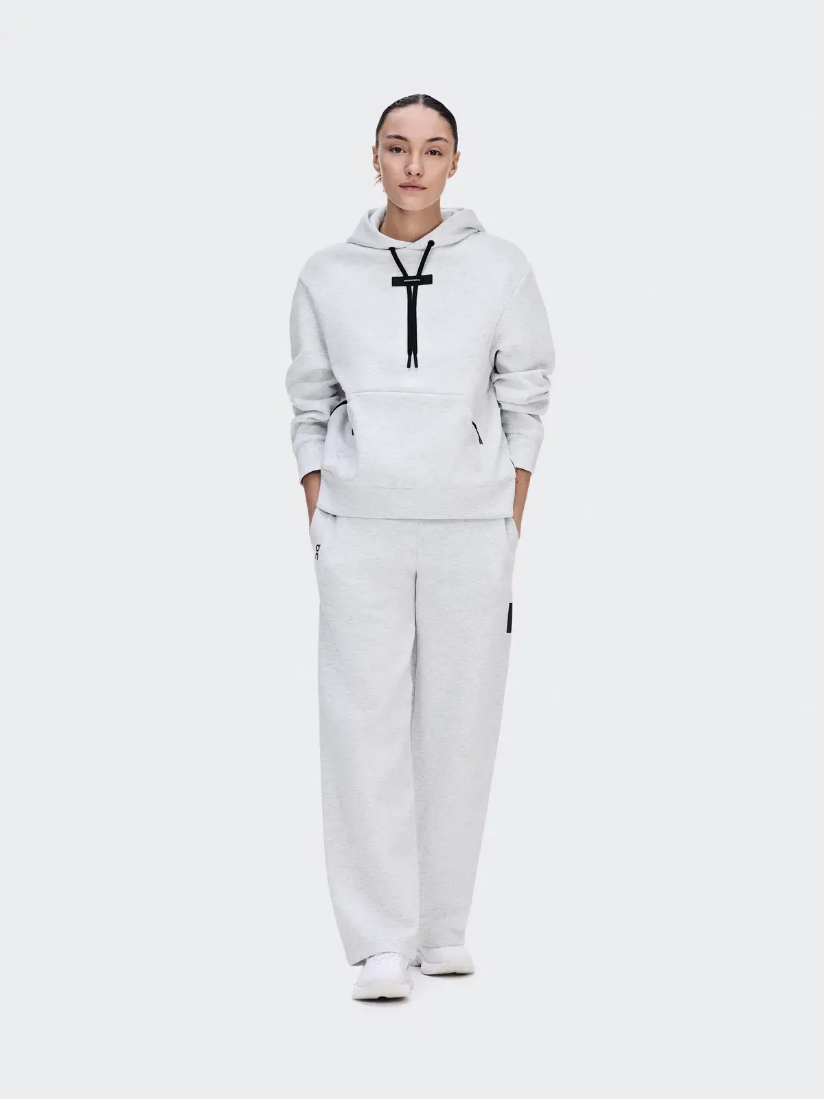 Женское худи с карманом-кенгуру Focus Tech Hoodie On, Crater — 2