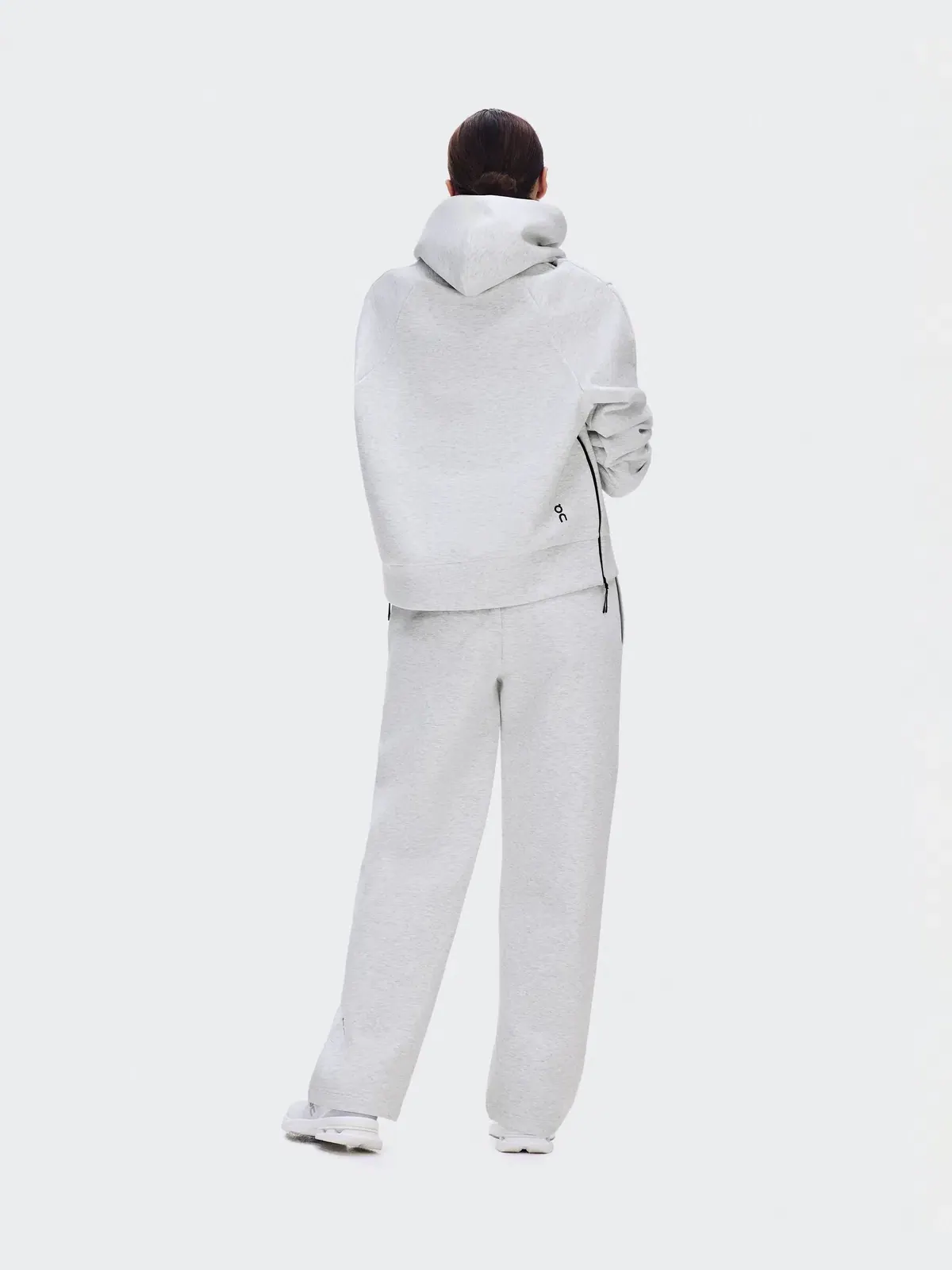 Женское худи с карманом-кенгуру Focus Tech Hoodie On, Crater — 4