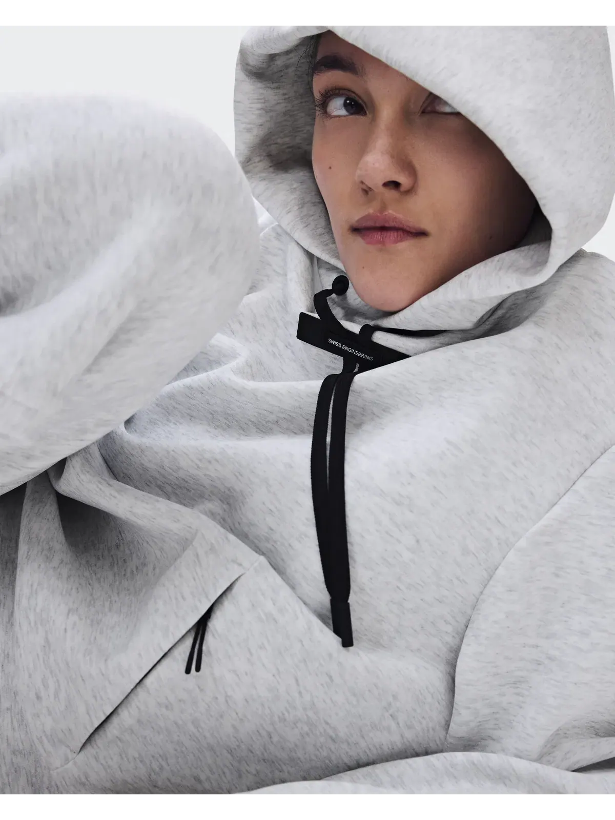Женское худи с карманом-кенгуру Focus Tech Hoodie On, Crater — 8
