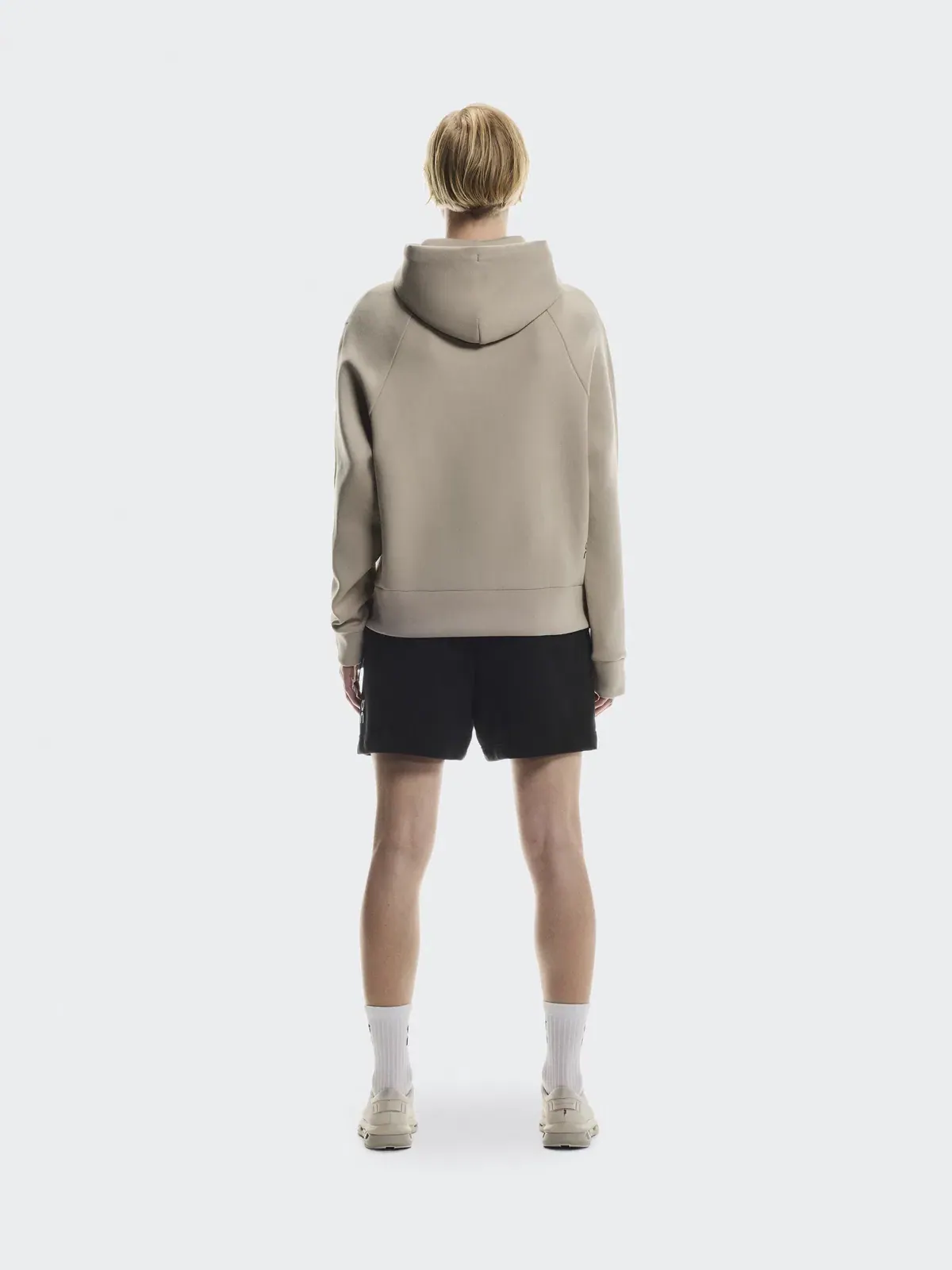 Женское худи с карманом-кенгуру Focus Tech Hoodie On — 3