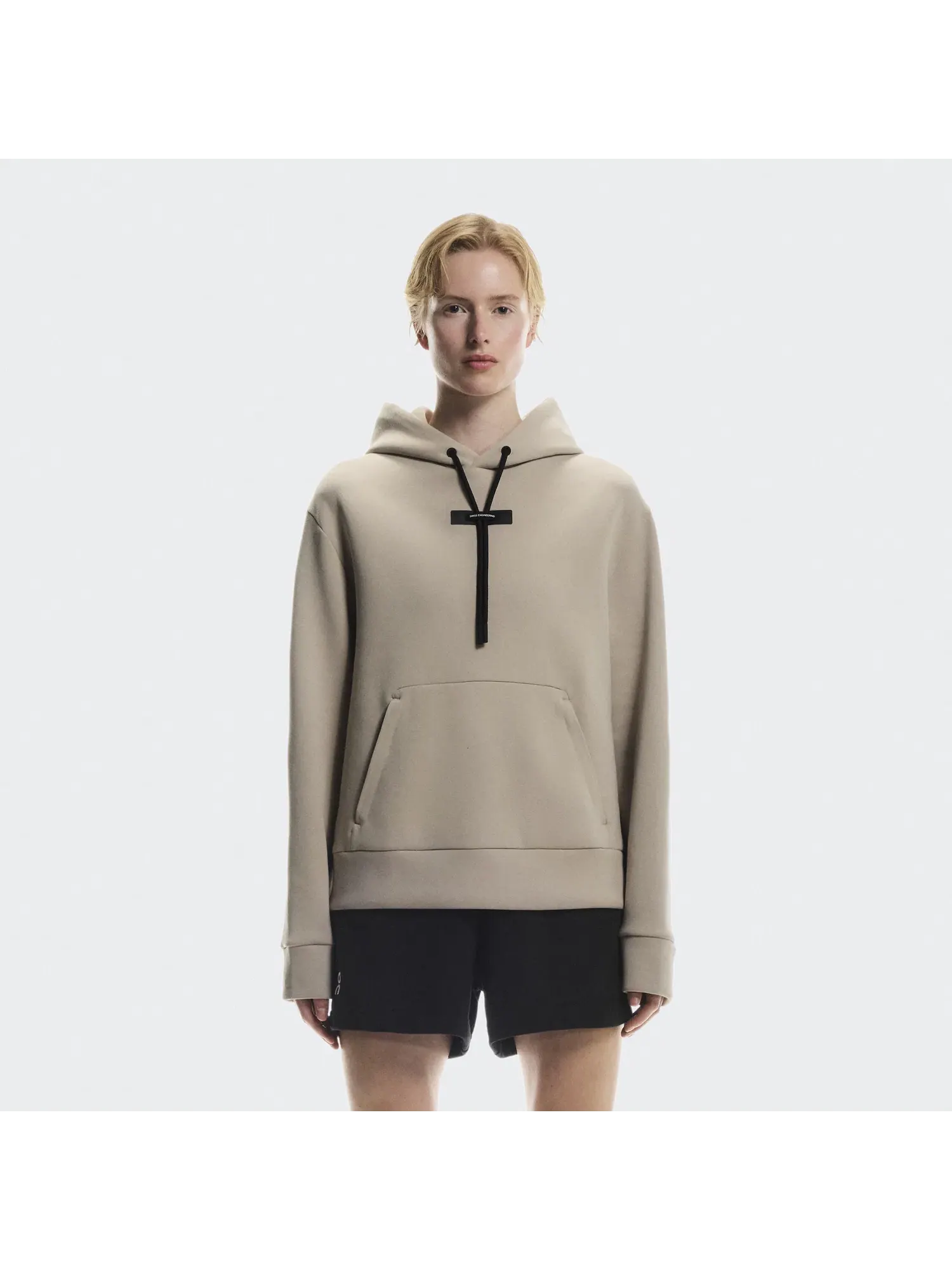 Женское худи с карманом-кенгуру Focus Tech Hoodie On — 8