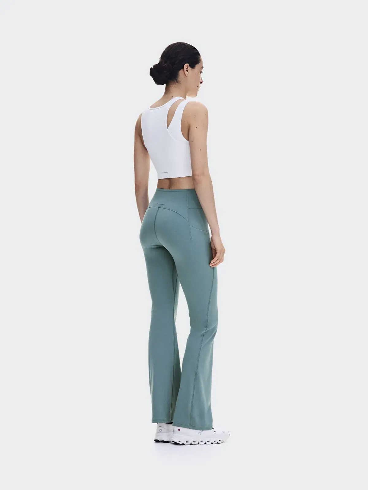 Женский топ-кроп без рукавов с асимметричным дизайном Studio Asymmetric Crop On — 4