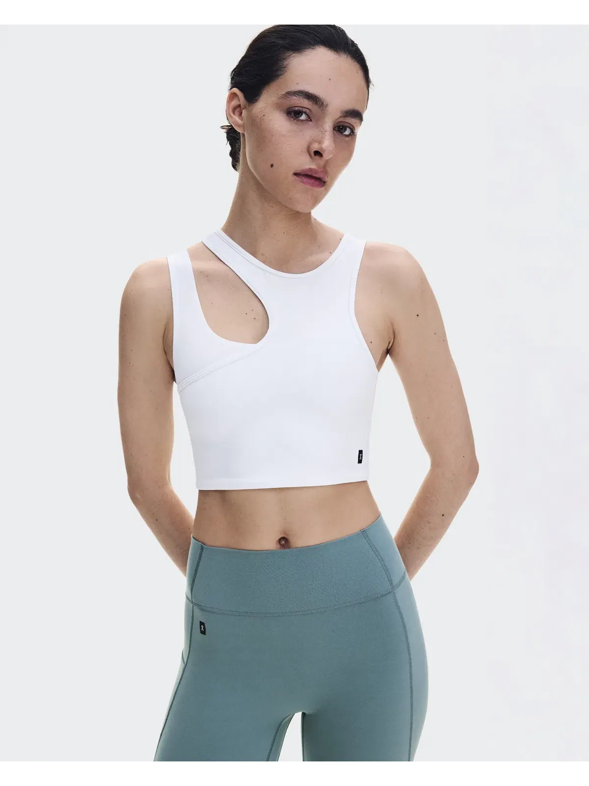 Женский топ-кроп без рукавов с асимметричным дизайном Studio Asymmetric Crop On — 6
