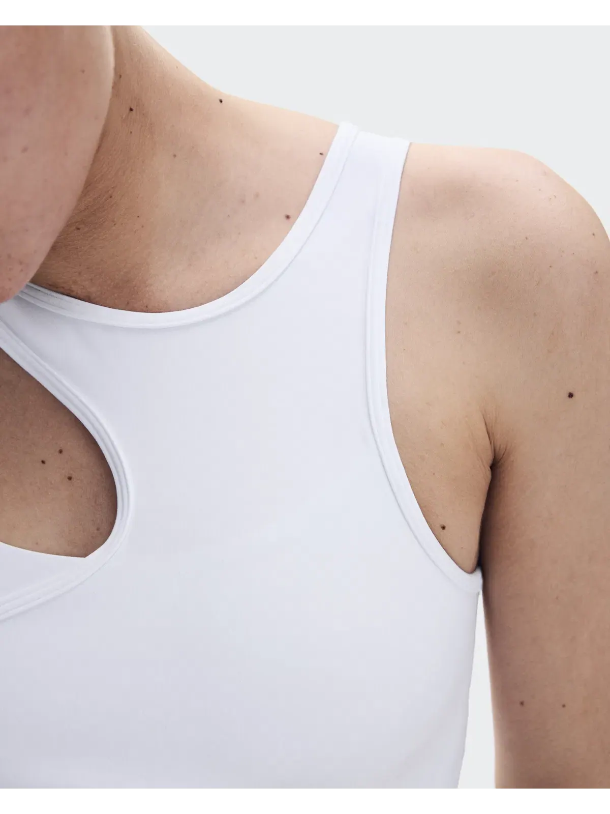 Женский топ-кроп без рукавов с асимметричным дизайном Studio Asymmetric Crop On — 7