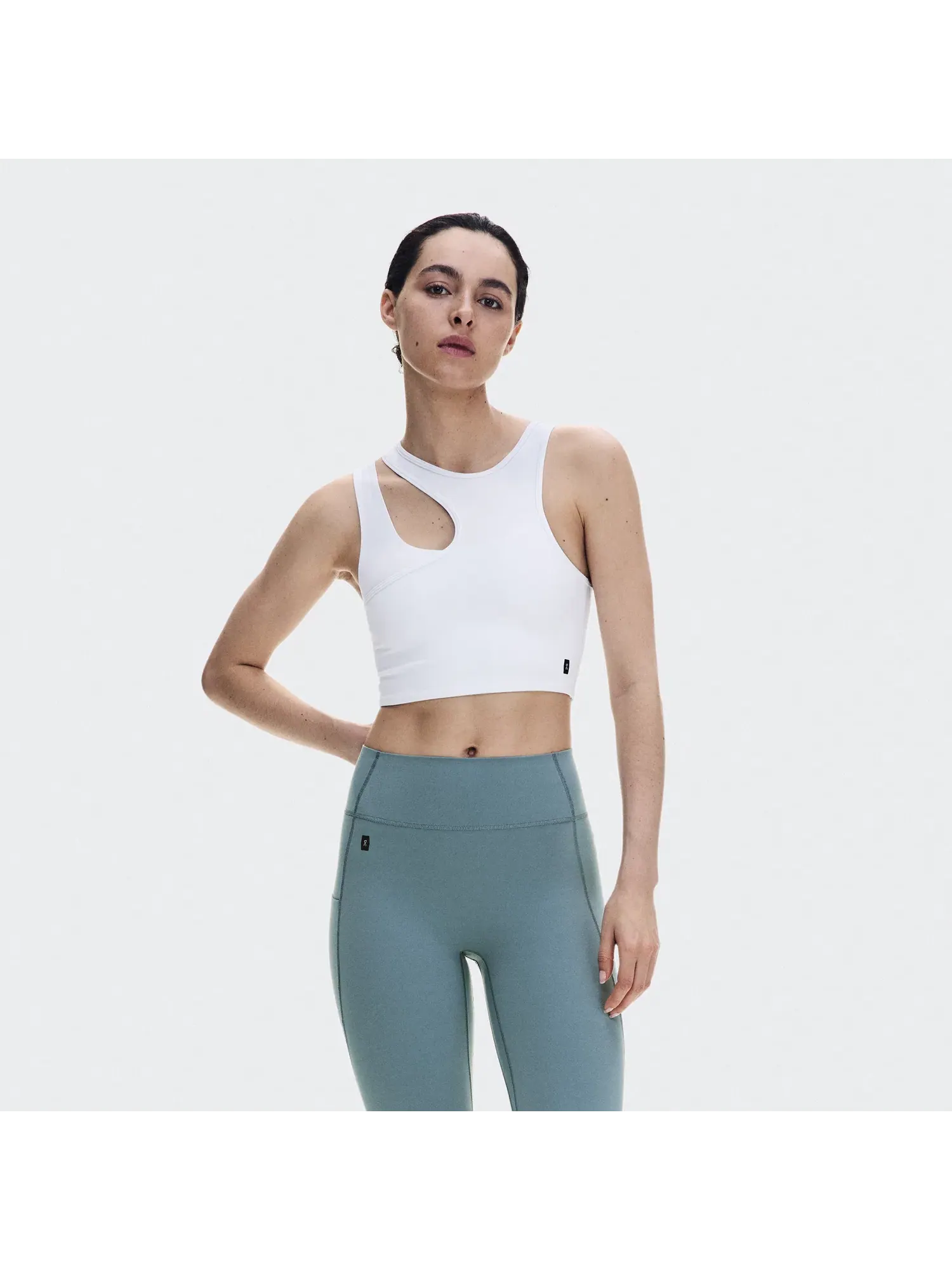 Женский топ-кроп без рукавов с асимметричным дизайном Studio Asymmetric Crop On — 8