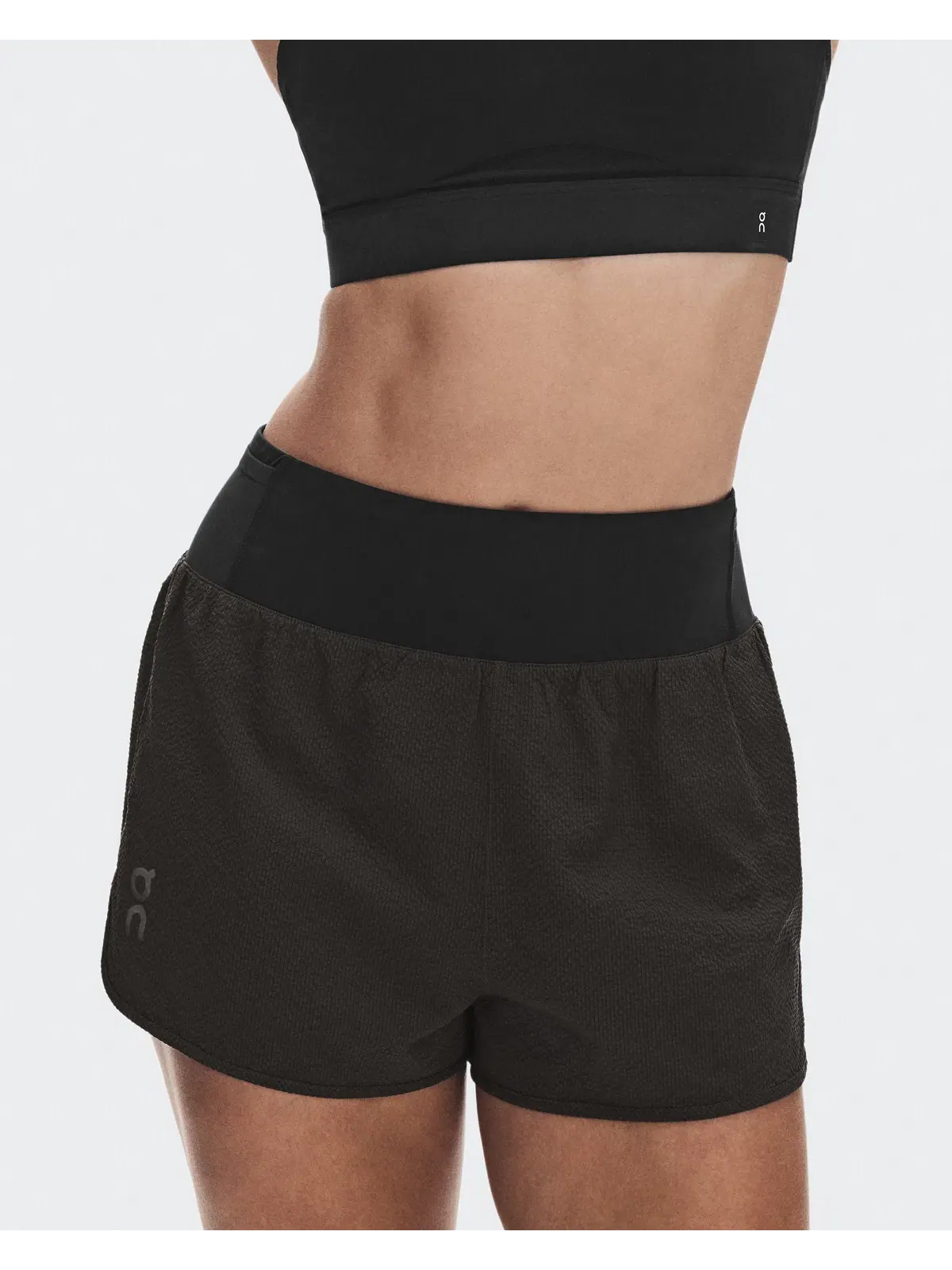 Женские беговые шорты с жаккардовой текстурой Performance Volt Shorts On — 5