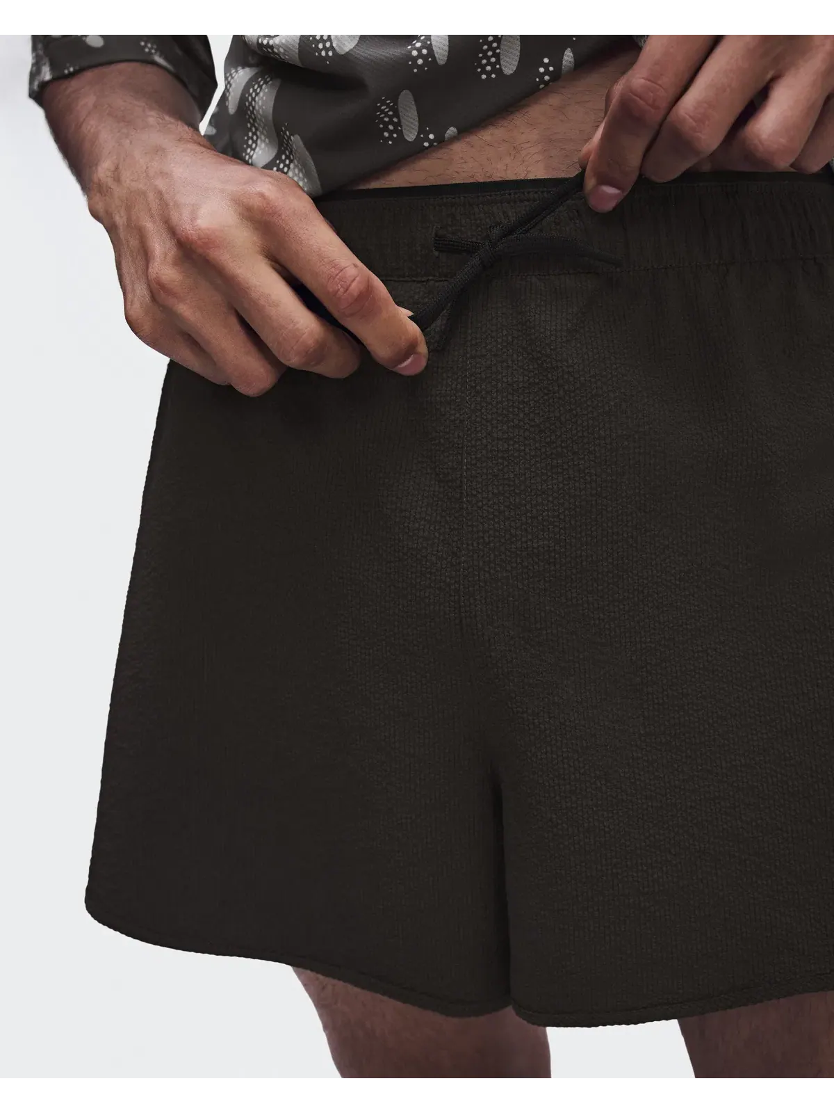 Мужские шорты для бега с водоотталкивающей тканью Performance Volt Shorts On — 3