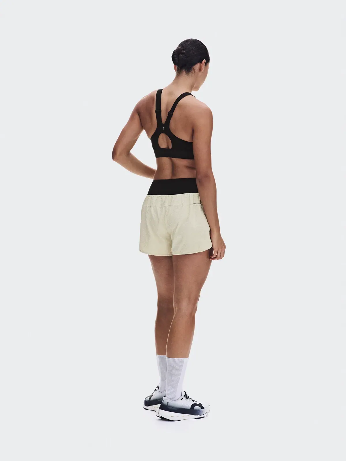Женские беговые шорты с принтом Performance Volt Shorts On, Hare — 4