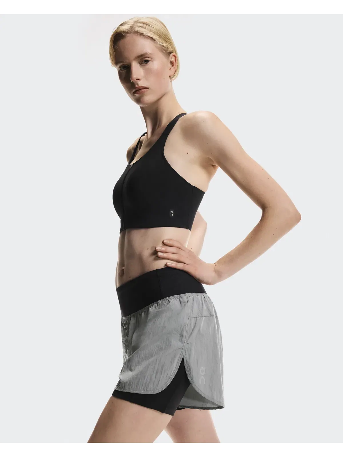 Женские шорты для бега с ветрозащитным внешним слоем Performance Volt Shorts On — 4
