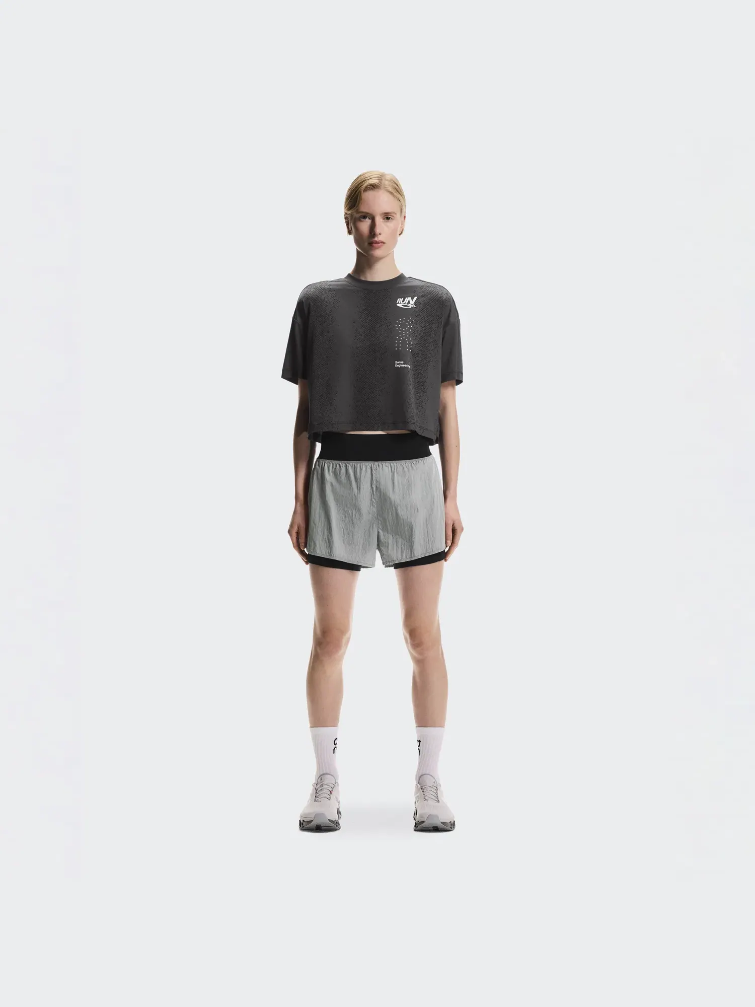 Женские шорты для бега с ветрозащитным внешним слоем Performance Volt Shorts On — 10