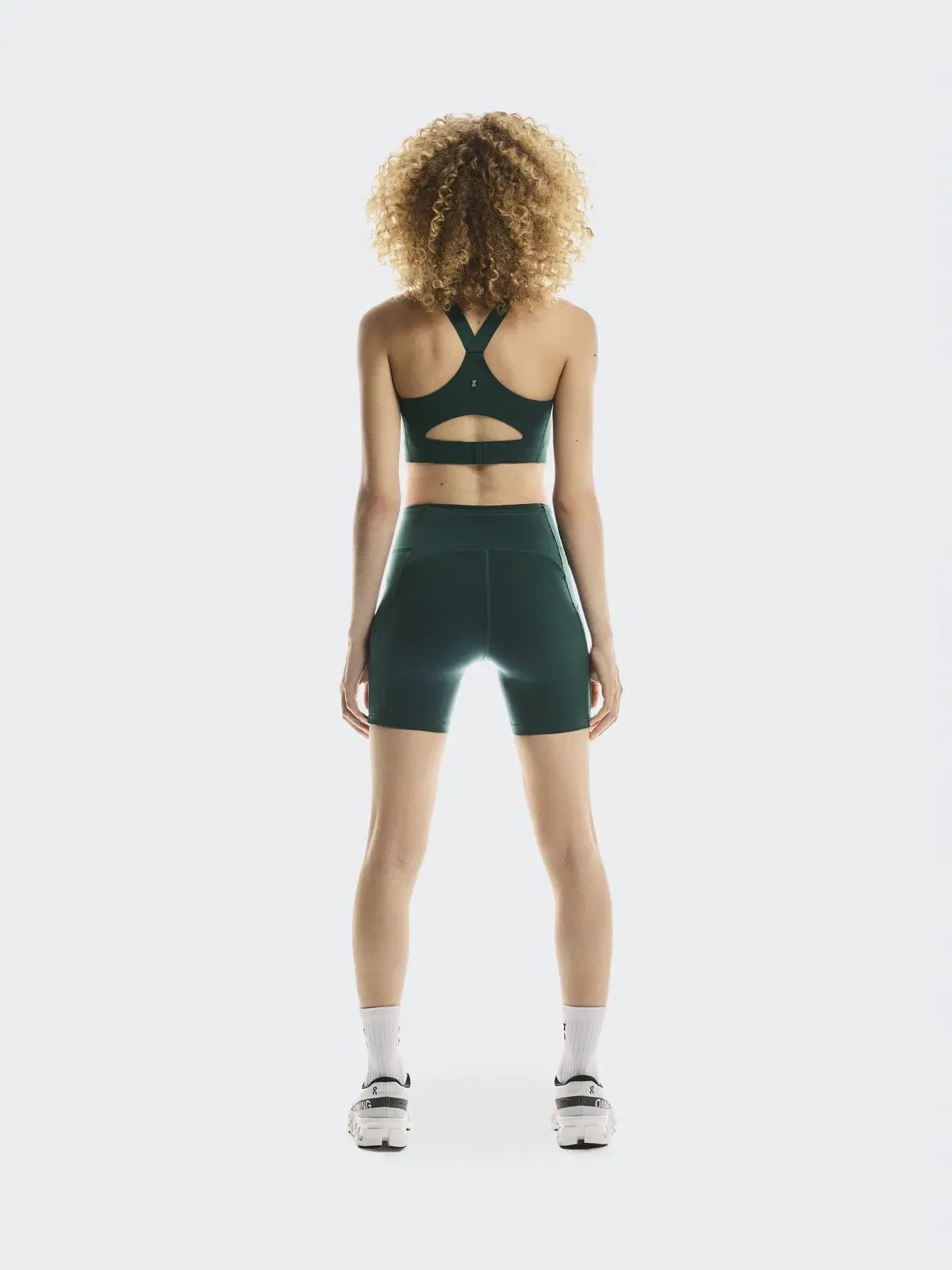 Женские беговые шорты-леггинсы с посадкой Close Performance Tights Short On Spirulina — 3