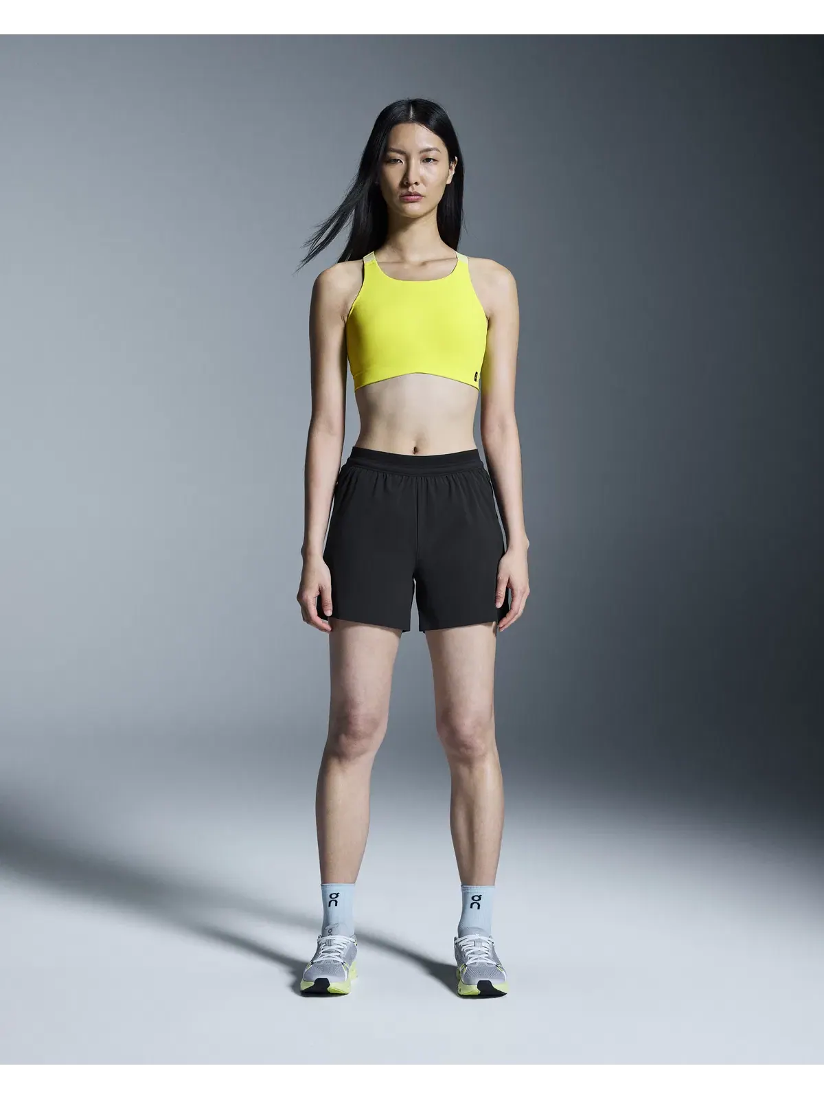 Женские шорты для бега с эластичным поясом 5" Performance Shorts On Black — 2