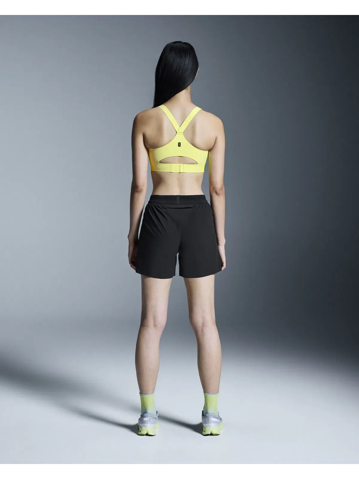 Женские шорты для бега с эластичным поясом 5" Performance Shorts On Black — 3