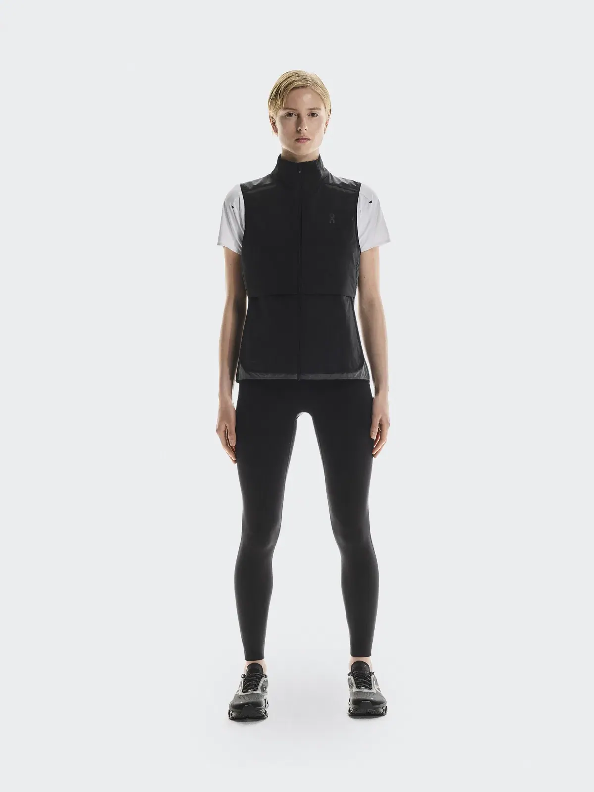 Женский жилет утепленный без рукавов Weather Vest On — 2