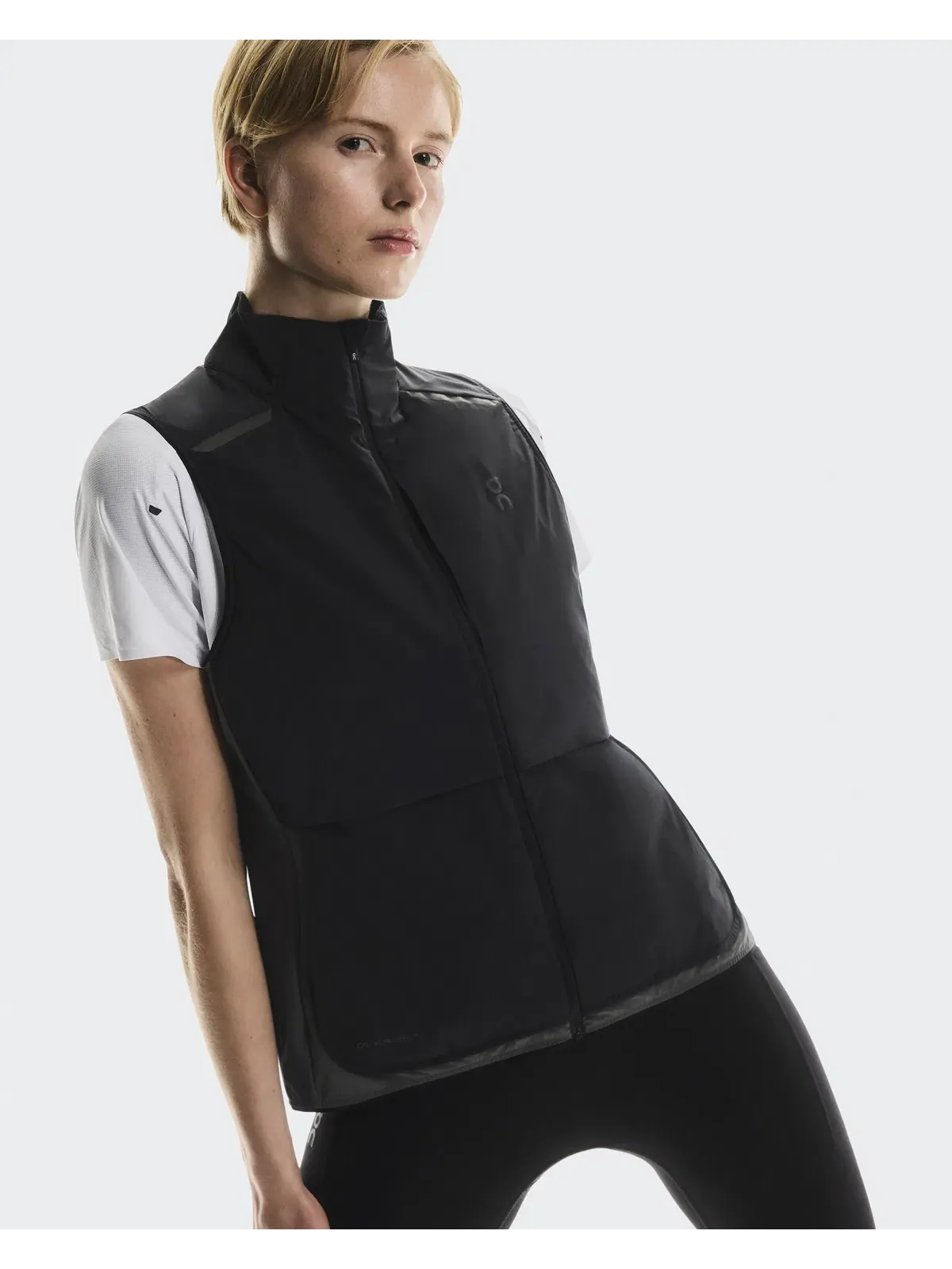Женский жилет утепленный без рукавов Weather Vest On — 4