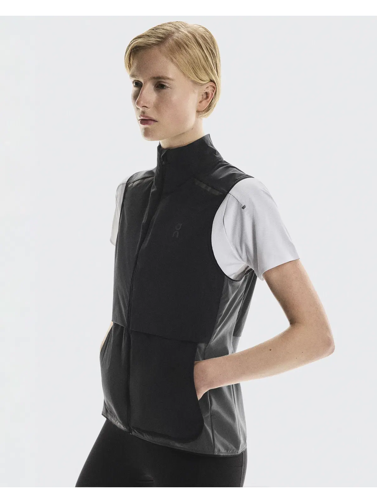Женский жилет утепленный без рукавов Weather Vest On — 6