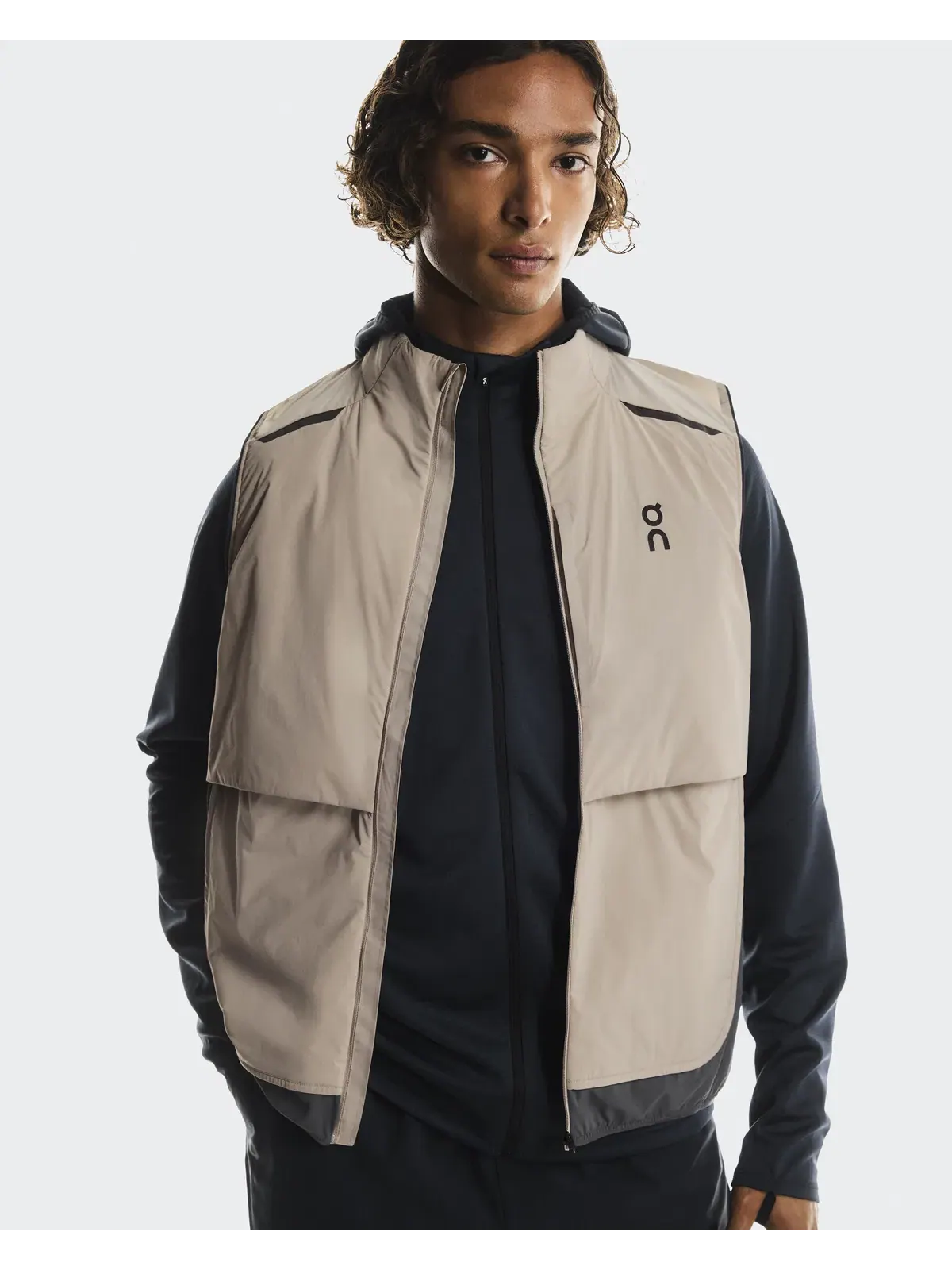 Мужской жилет для бега утепленный On ThermaTec Weather Vest, Desert Eclipse — 4