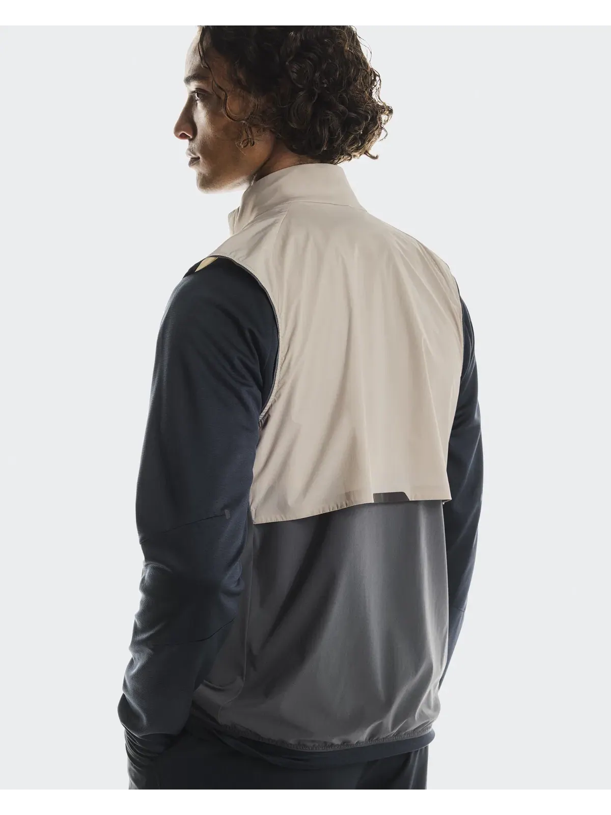 Мужской жилет для бега утепленный On ThermaTec Weather Vest, Desert Eclipse — 5