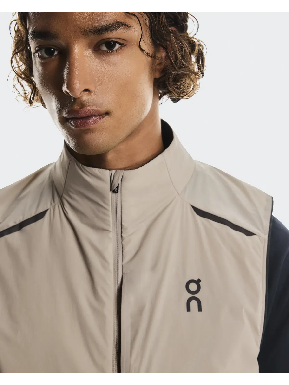 Мужской жилет для бега утепленный On ThermaTec Weather Vest, Desert Eclipse — 6