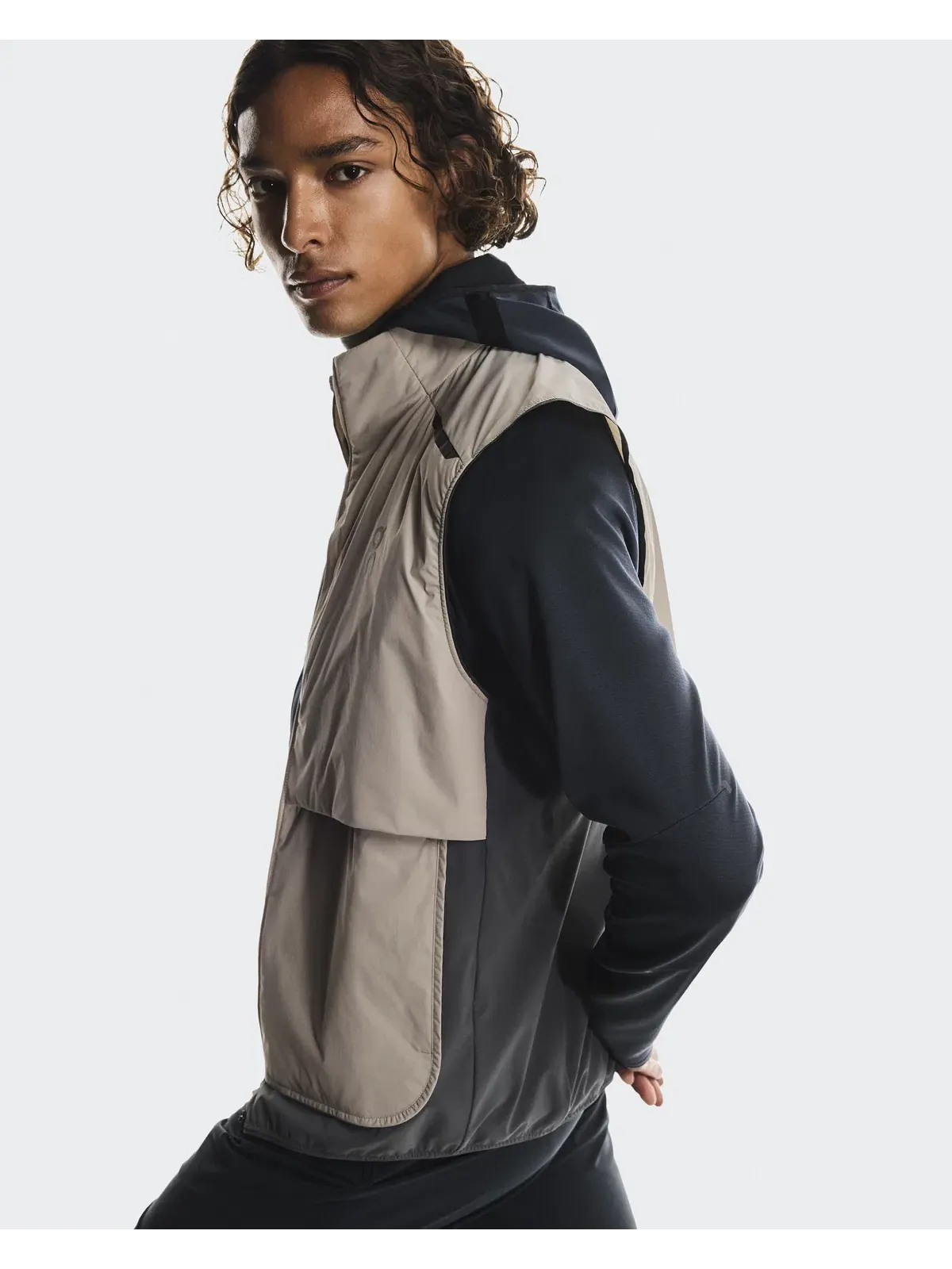 Мужской жилет для бега утепленный On ThermaTec Weather Vest, Desert Eclipse — 7