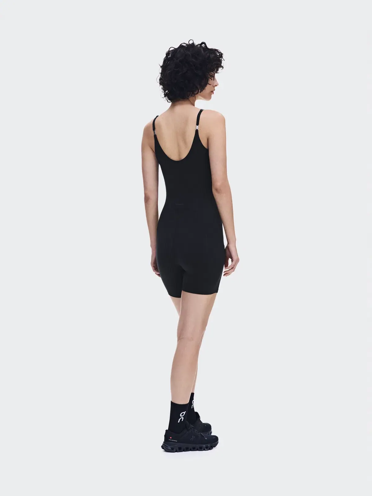 Женское боди для тренировок с регулируемыми бретелями Studio Bodysuit On — 4
