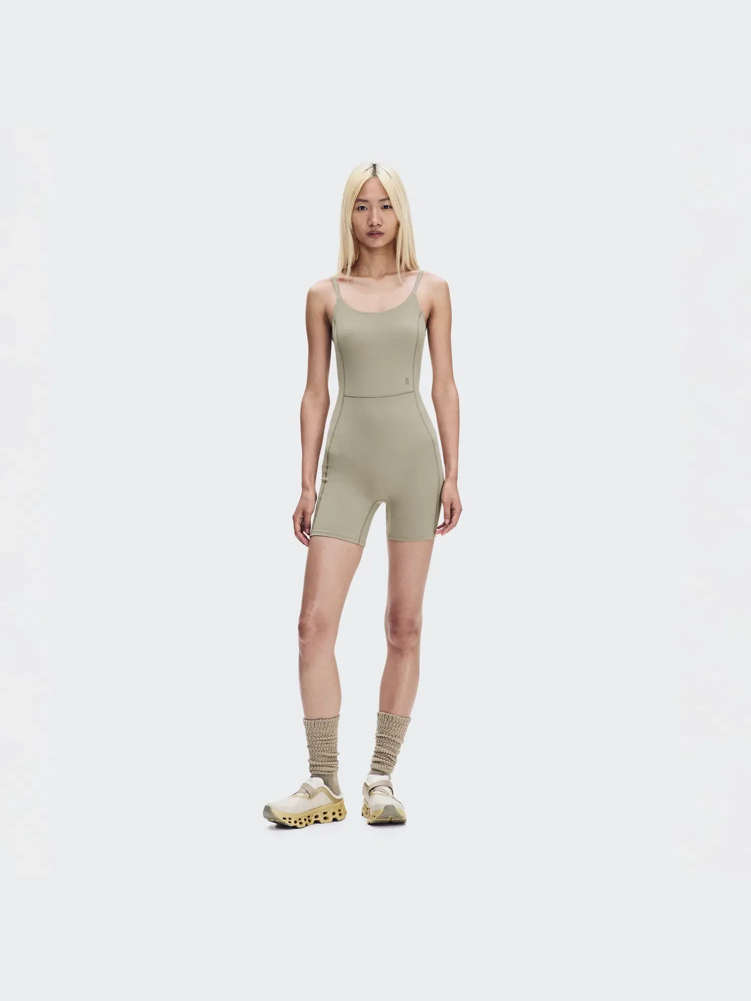 Женское боди-комбинезон для тренировок с регулируемыми бретелями Studio Bodysuit FKA On, Tonoko — 10
