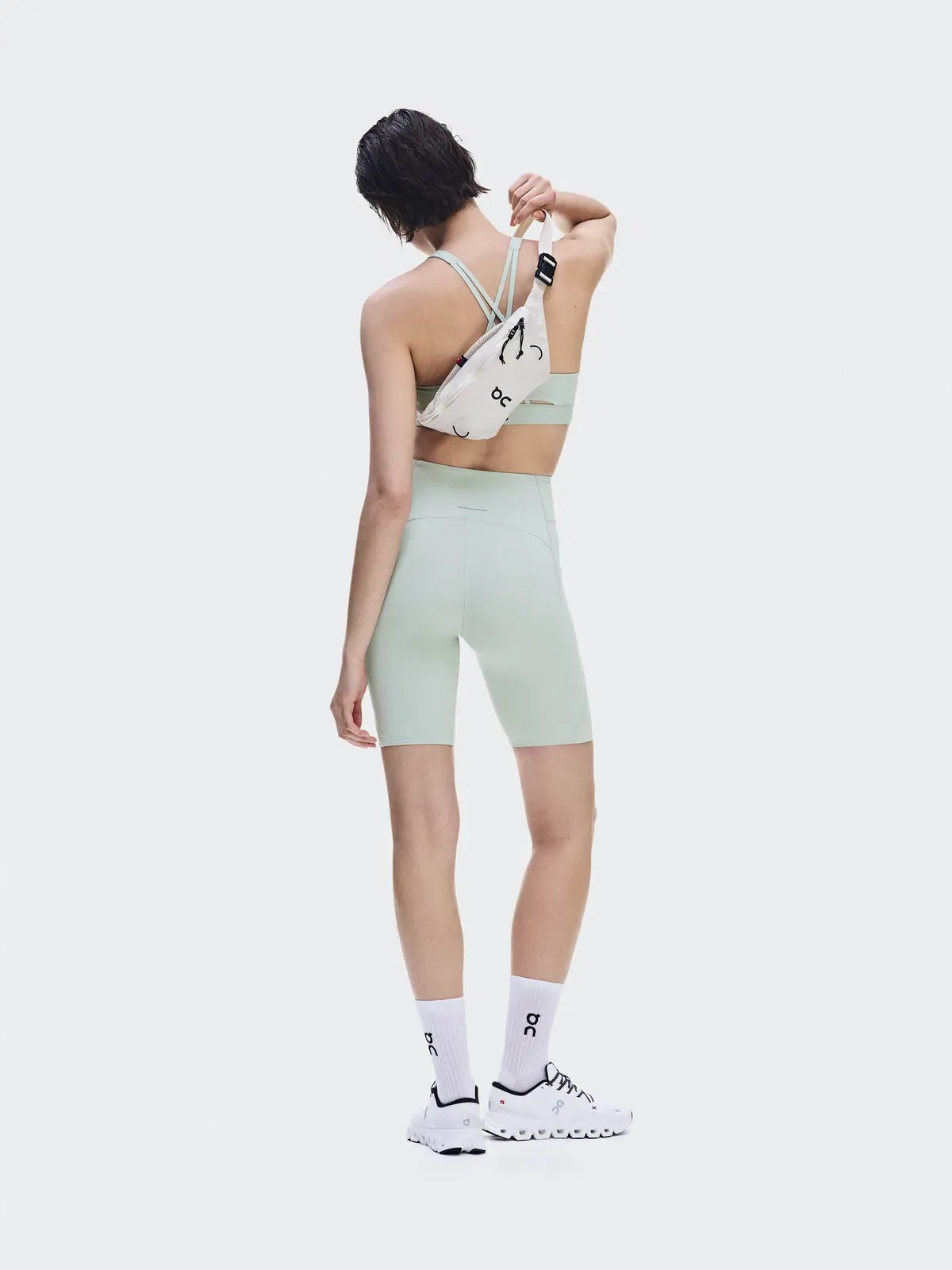 Женские шорты-леггинсы с высокой посадкой и карманом для телефона Studio Leggings Short On — 4
