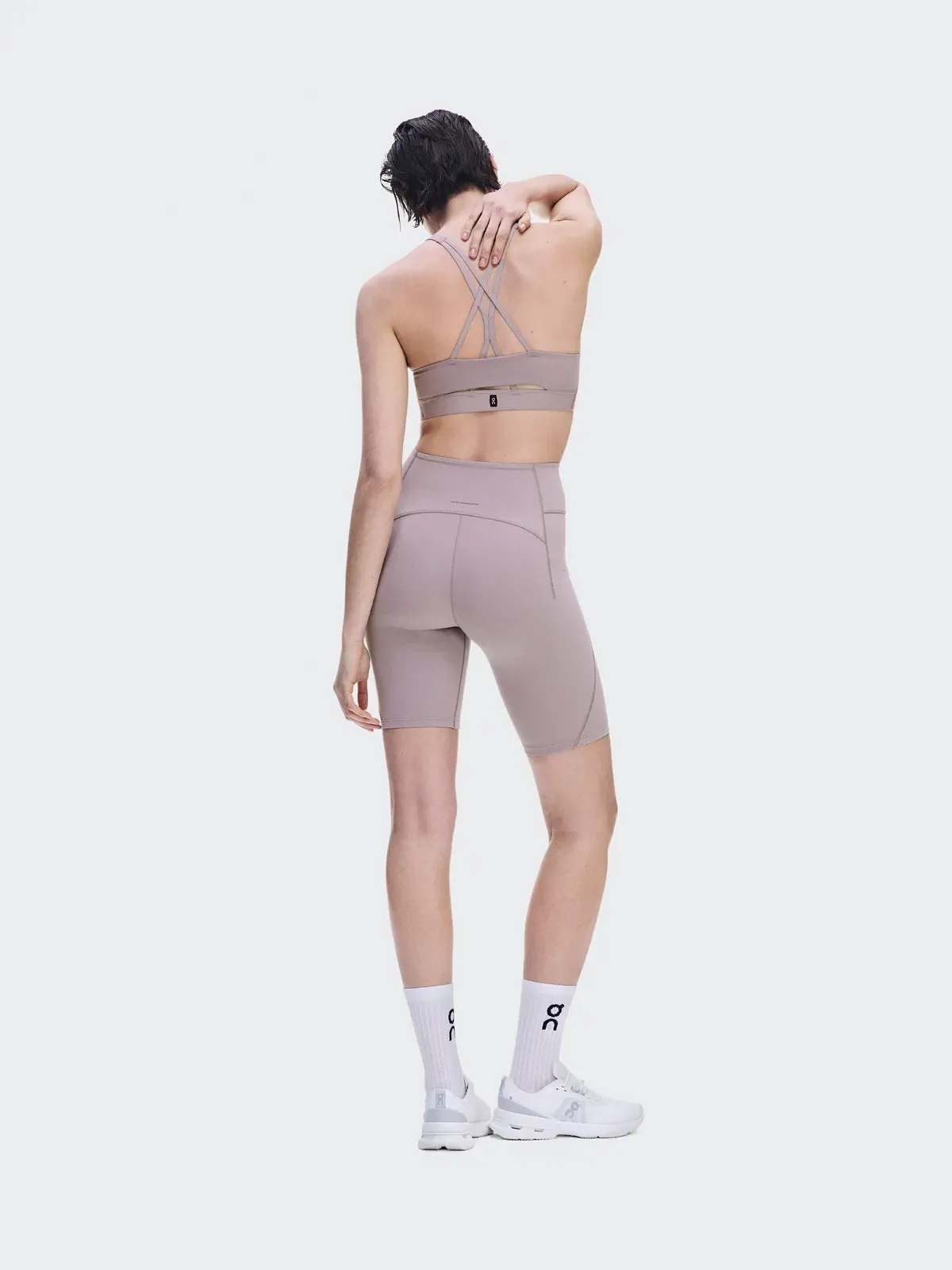 Женские шорты-леггинсы с высокой посадкой и карманом для телефона Studio Leggings Short On, Heron — 4