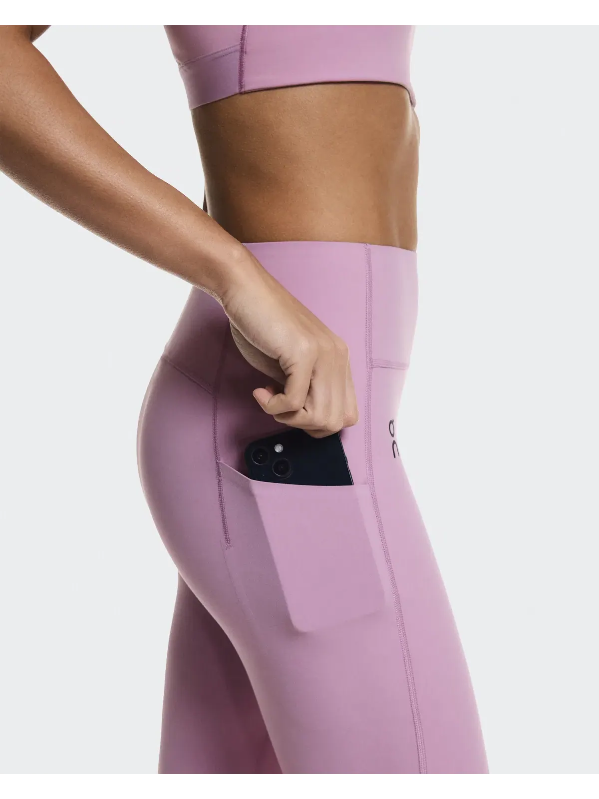 Женские леггинсы с расклешенными брюками и боковым карманом Studio Flared Leggings On, Sakura — 7