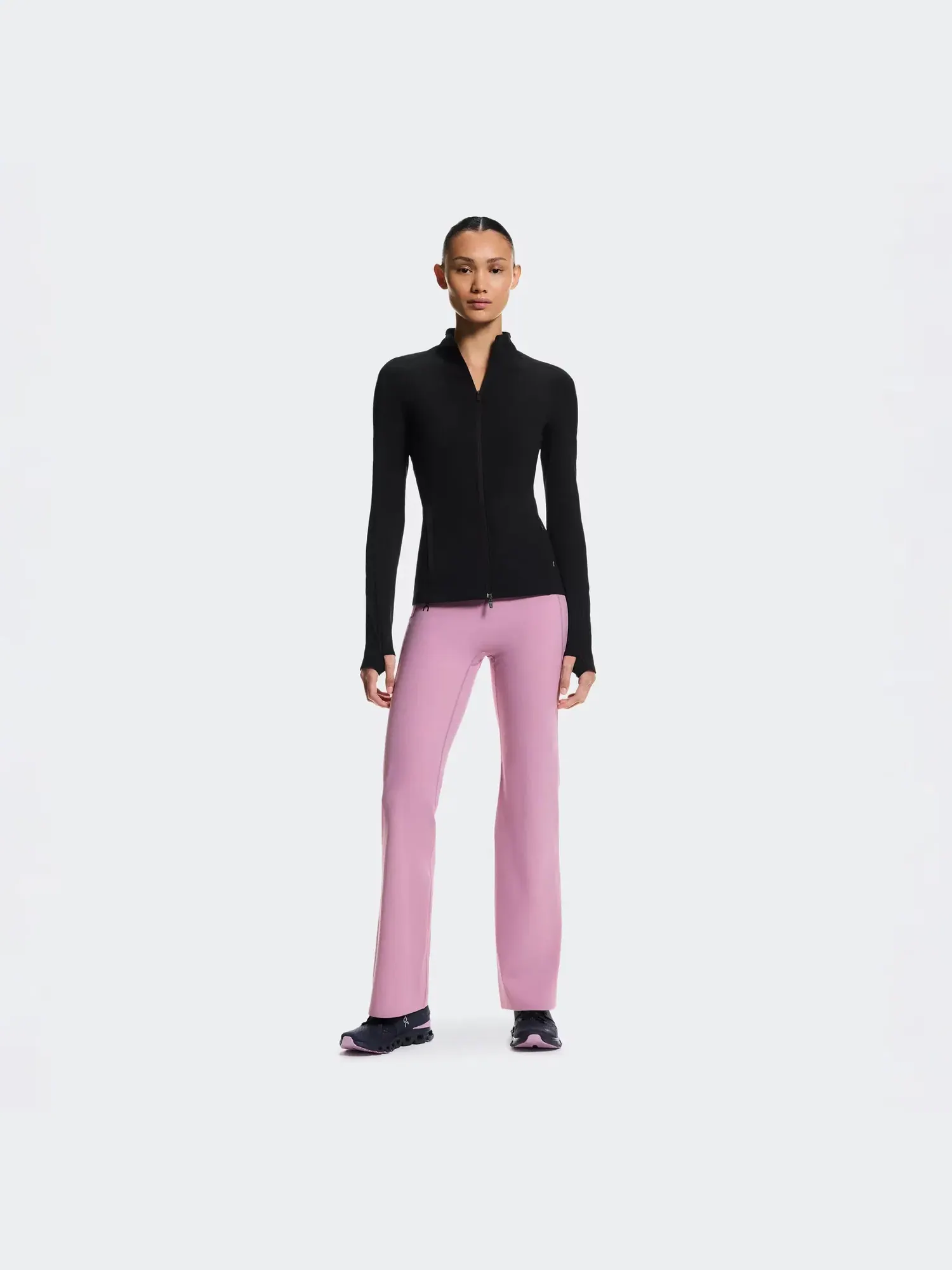 Женские леггинсы с расклешенными брюками и боковым карманом Studio Flared Leggings On, Sakura — 9