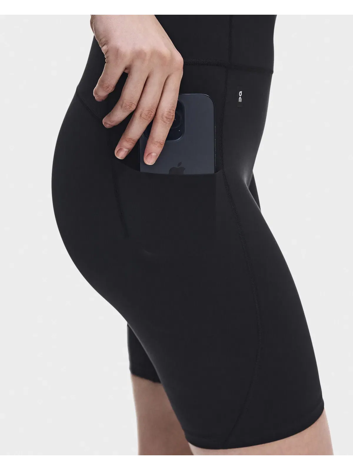 Женские шорты-леггинсы с высокой посадкой и карманом для телефона Studio Leggings Short On — 9