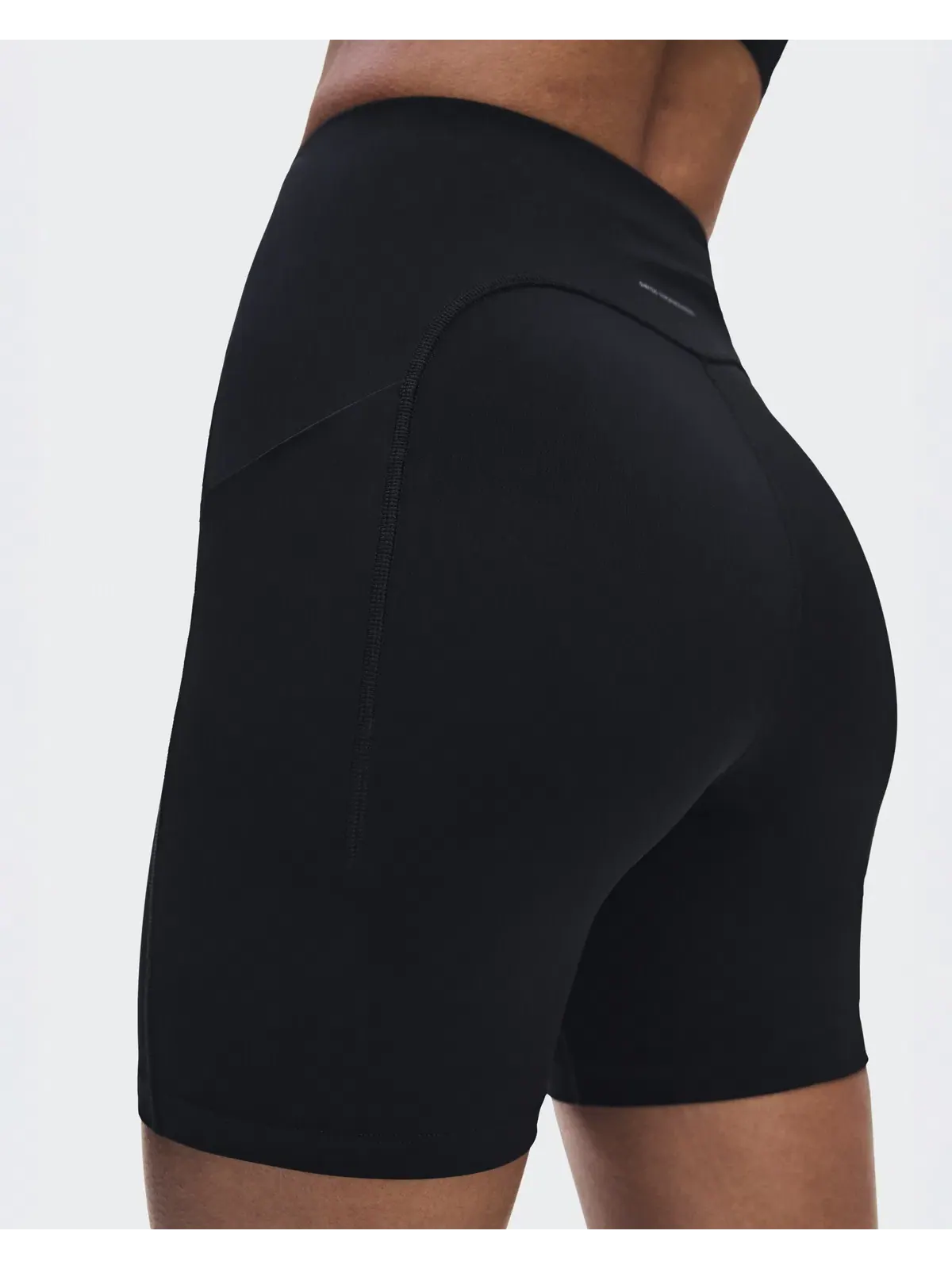 Женские шорты-леггинсы для тренировок с высокой посадкой и карманами Train Tights Short 6" On Black — 3