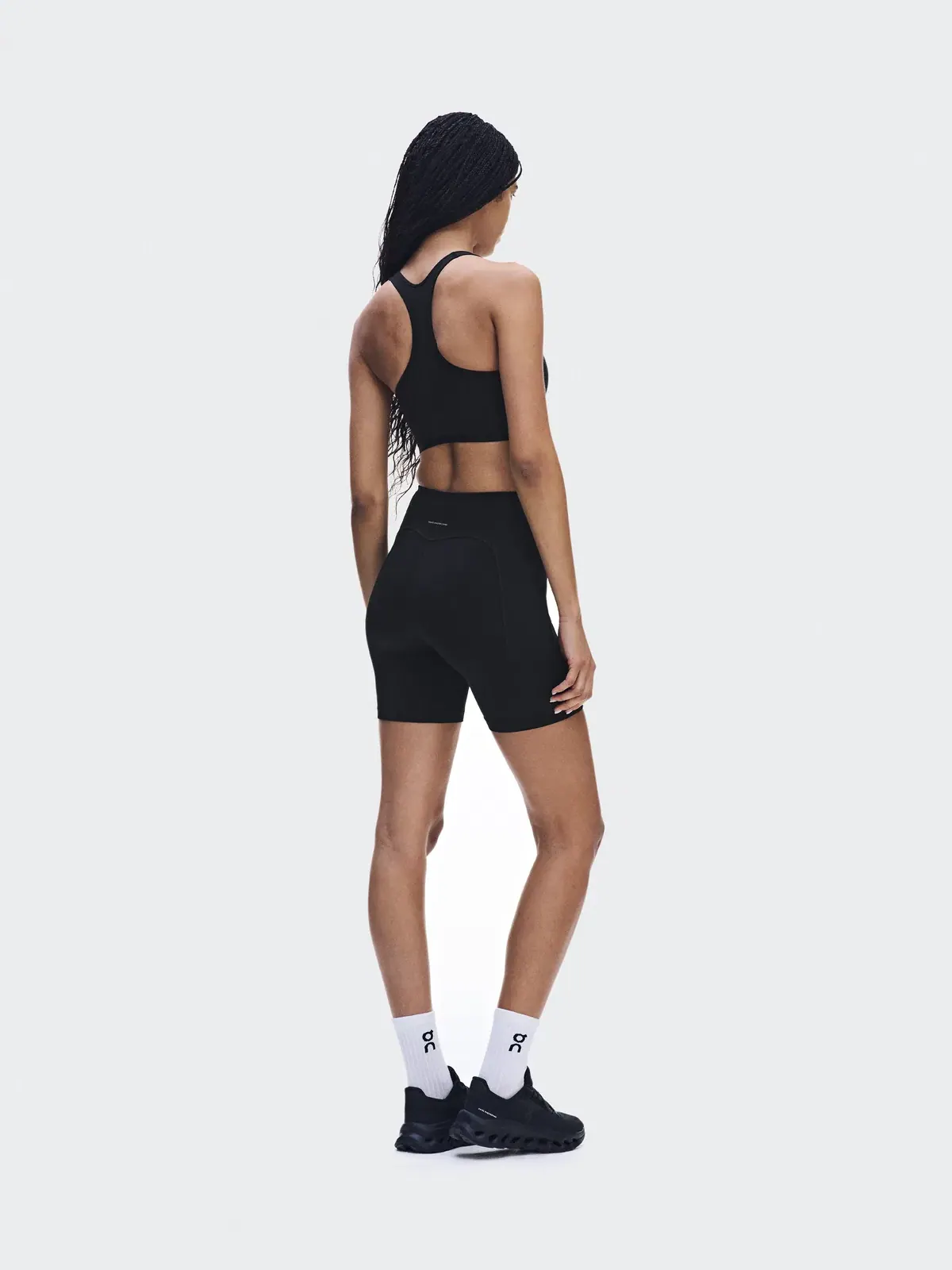 Женские шорты-леггинсы для тренировок с высокой посадкой и карманами Train Tights Short 6" On Black — 4