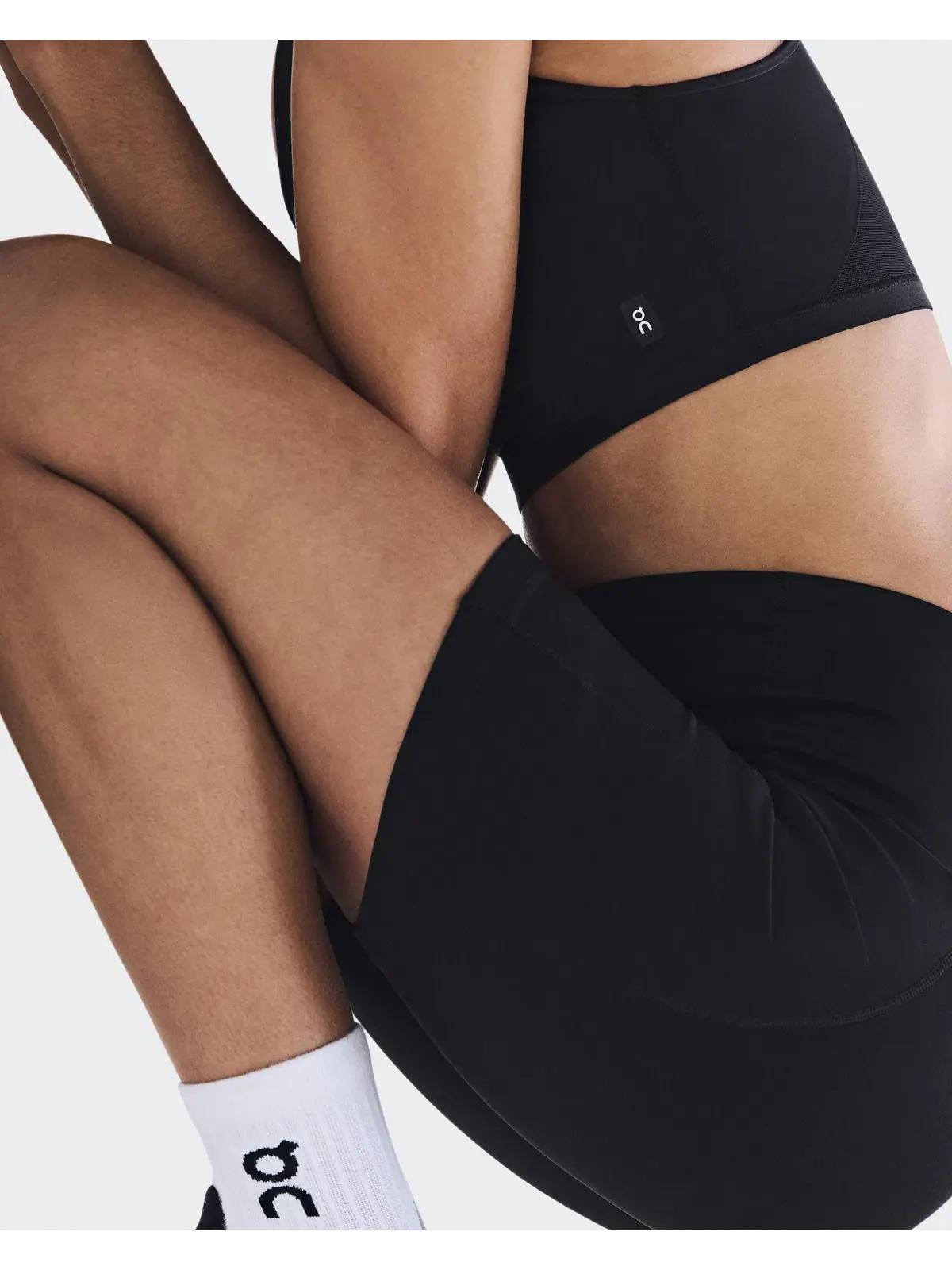 Женские шорты-леггинсы для тренировок с высокой посадкой и карманами Train Tights Short 6" On Black — 6