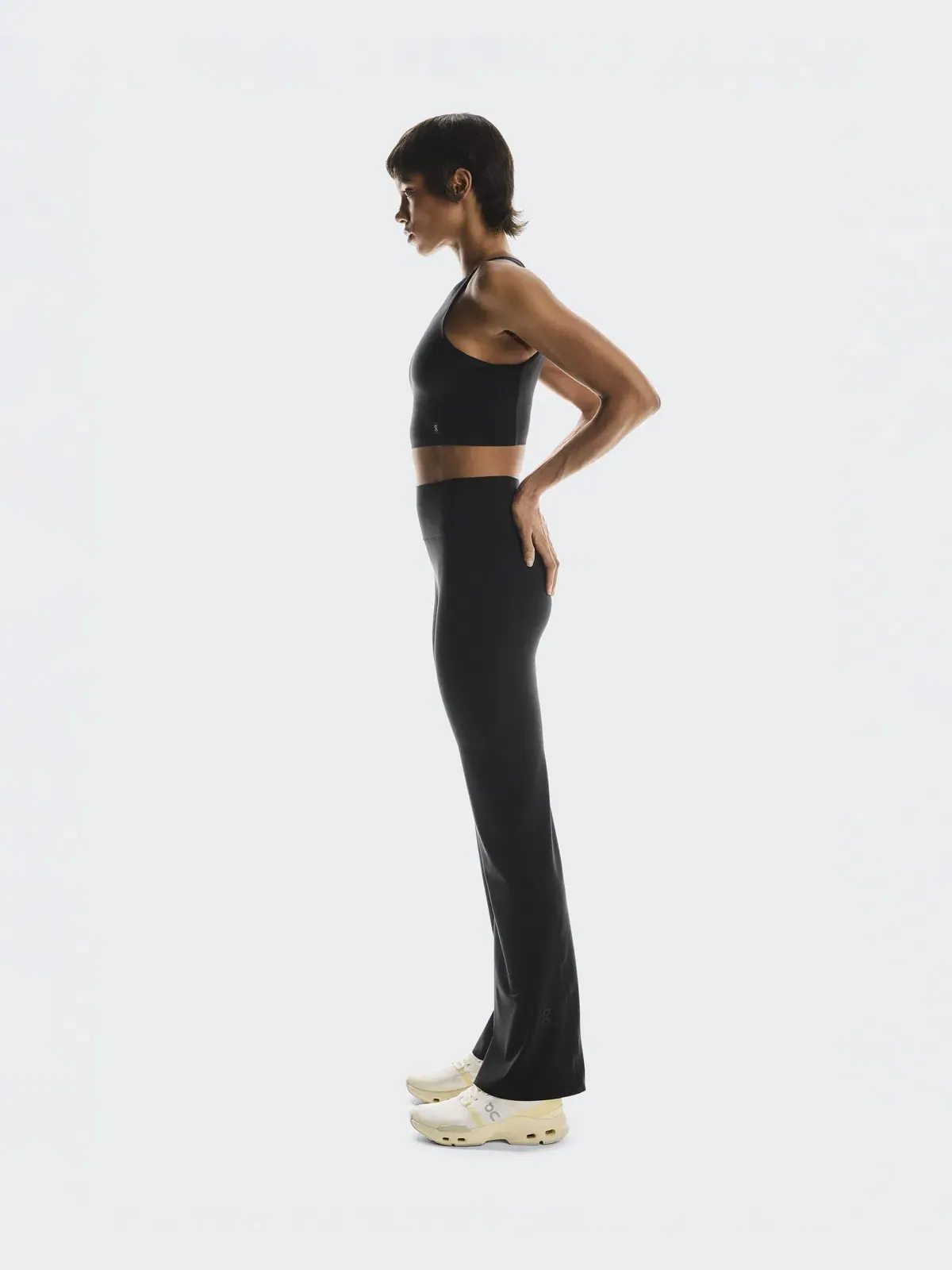 Женские леггинсы с расклешенными штанинами и боковым карманом Studio Leggings Flared On — 5