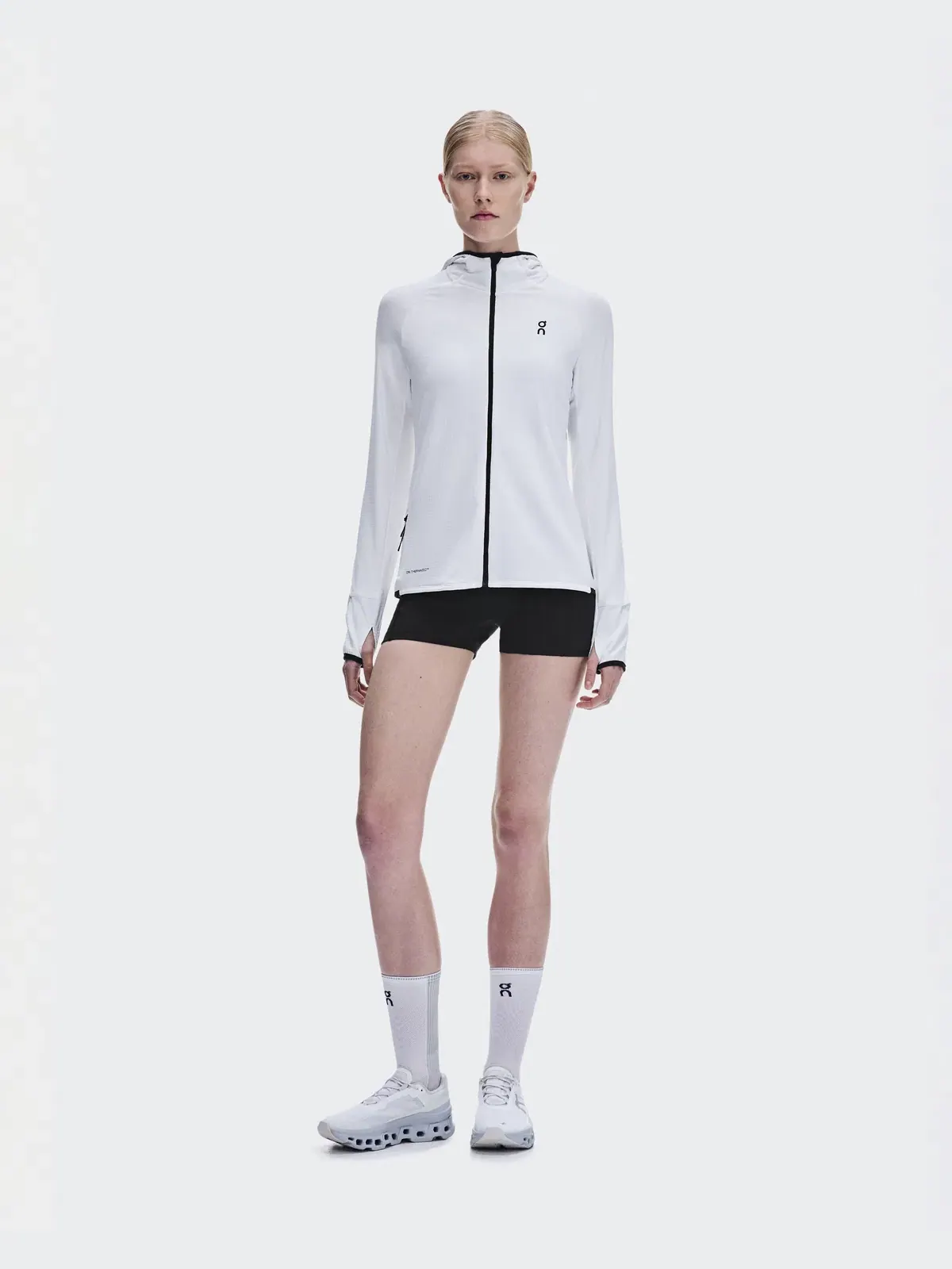 Женское худи с капюшоном на молнии утепленное Climate Zip Hoodie On White — 2