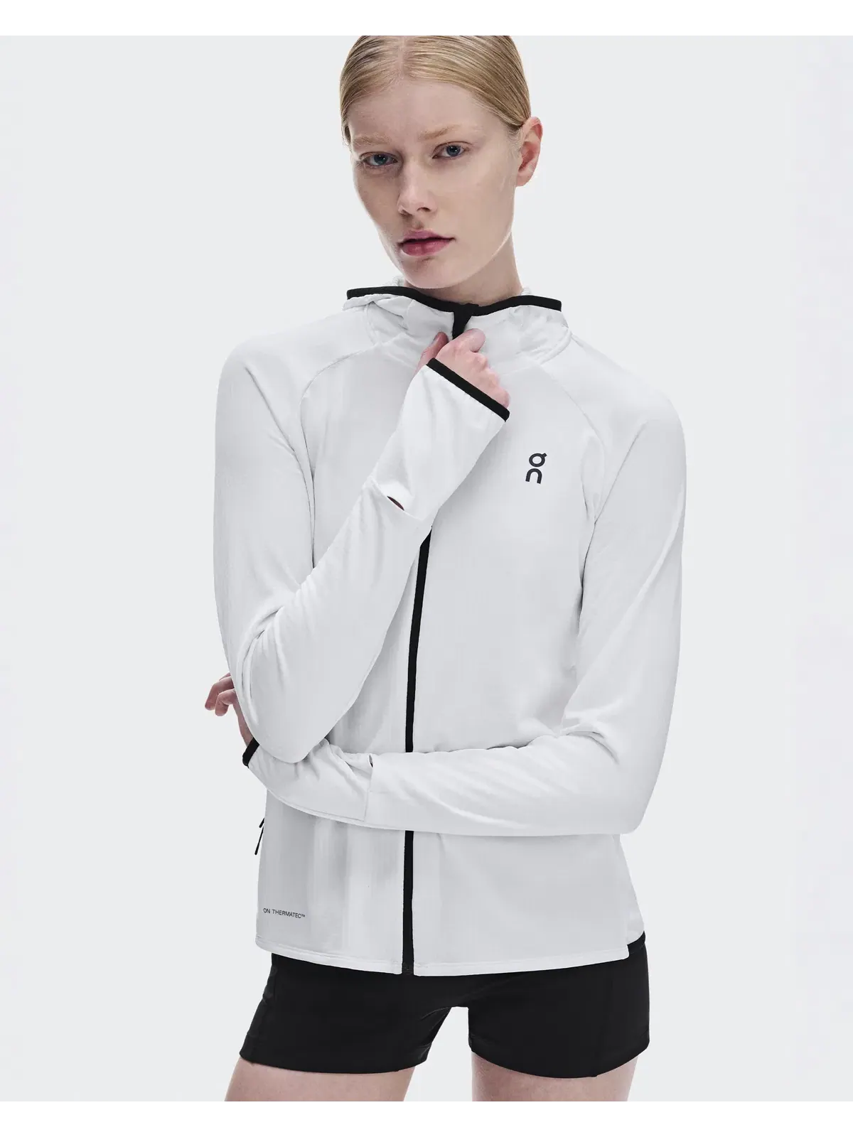 Женское худи с капюшоном на молнии утепленное Climate Zip Hoodie On White — 3