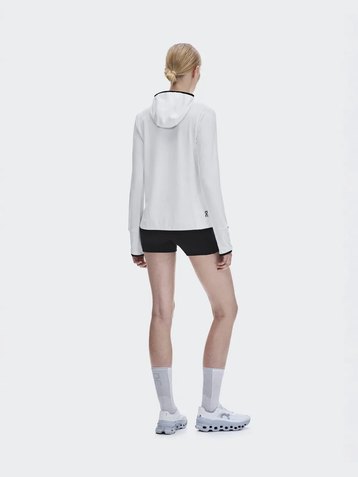 Женское худи с капюшоном на молнии утепленное Climate Zip Hoodie On White — 4