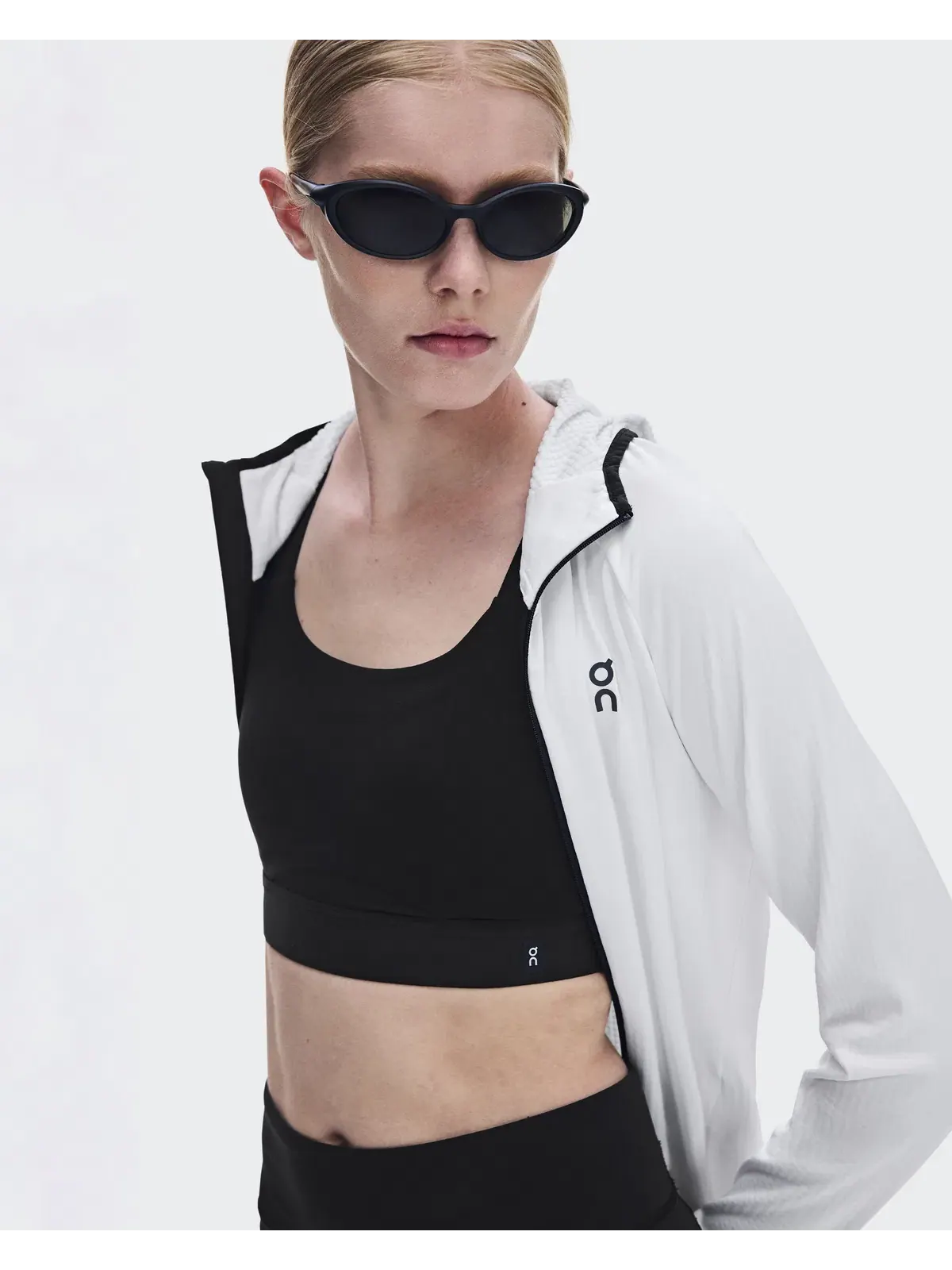Женское худи с капюшоном на молнии утепленное Climate Zip Hoodie On White — 5
